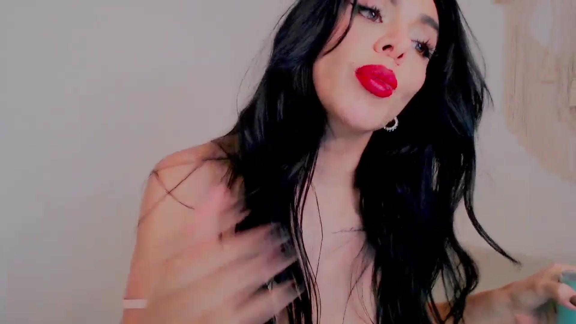 Gallery image thumbnail from AliceFox_'s myfreecams stream on, 12/15/2025, 19:08 image 6 of 20