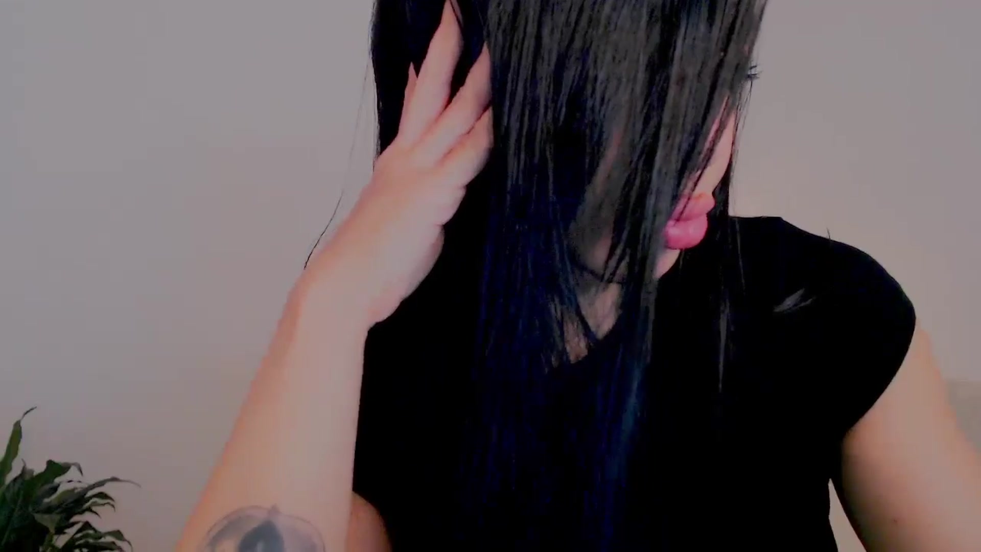 Gallery image thumbnail from AliceFox_'s myfreecams stream on, 12/19/2025, 18:50 image 9 of 20