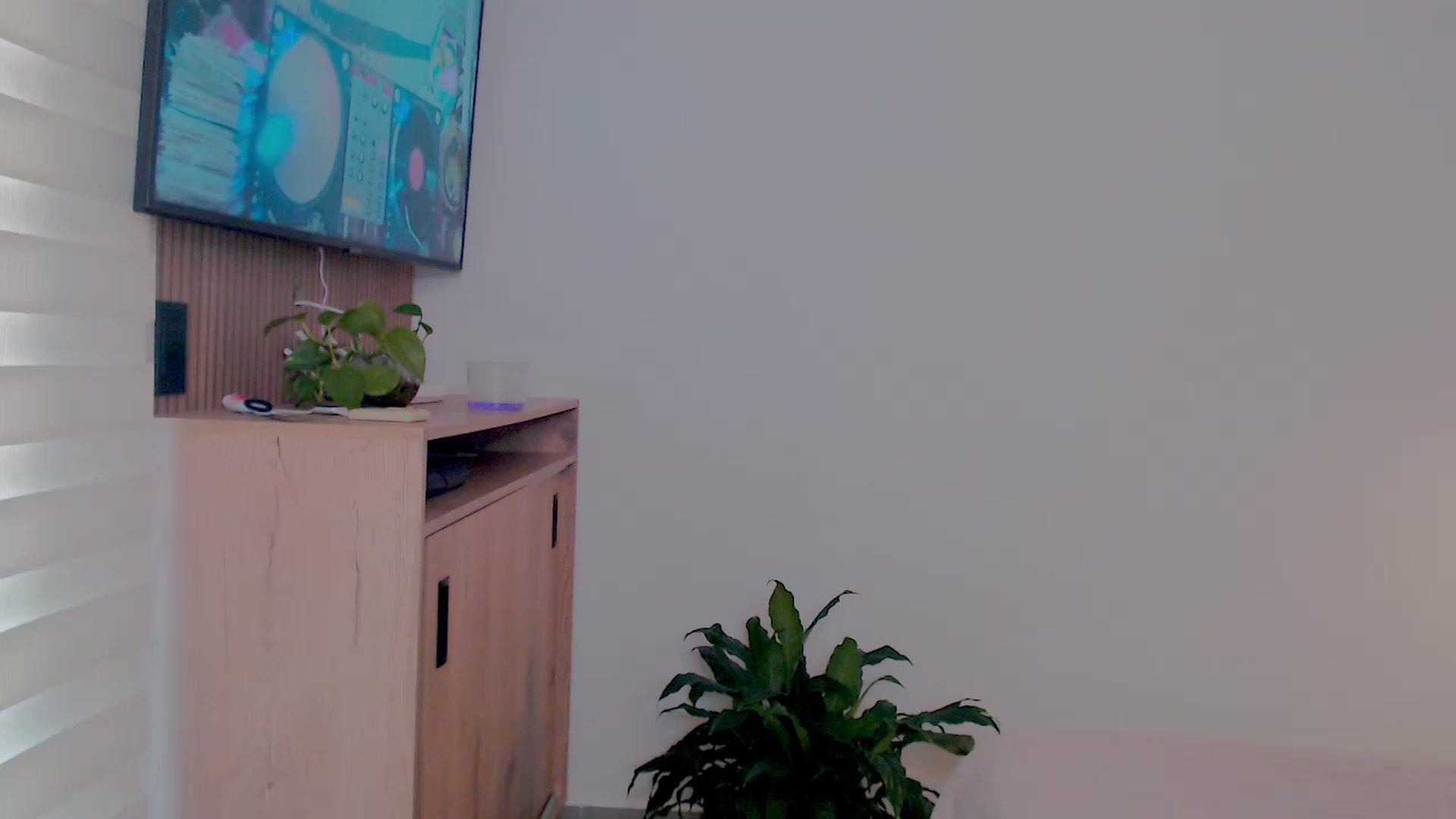 Gallery image thumbnail from AliceFox_'s myfreecams stream on, 12/23/2025, 16:25 image 3 of 20