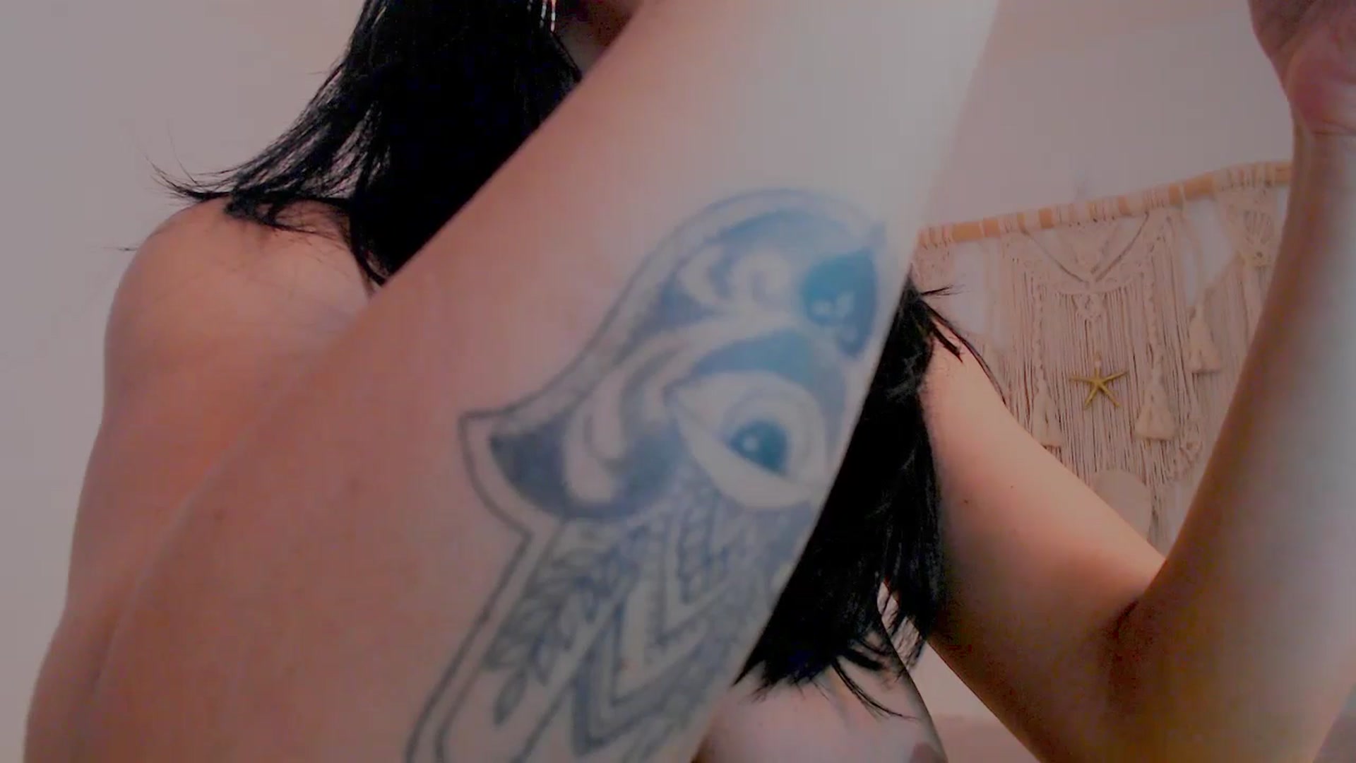 Gallery image thumbnail from AliceFox_'s myfreecams stream on, 01/18/2026, 04:00 image 12 of 20