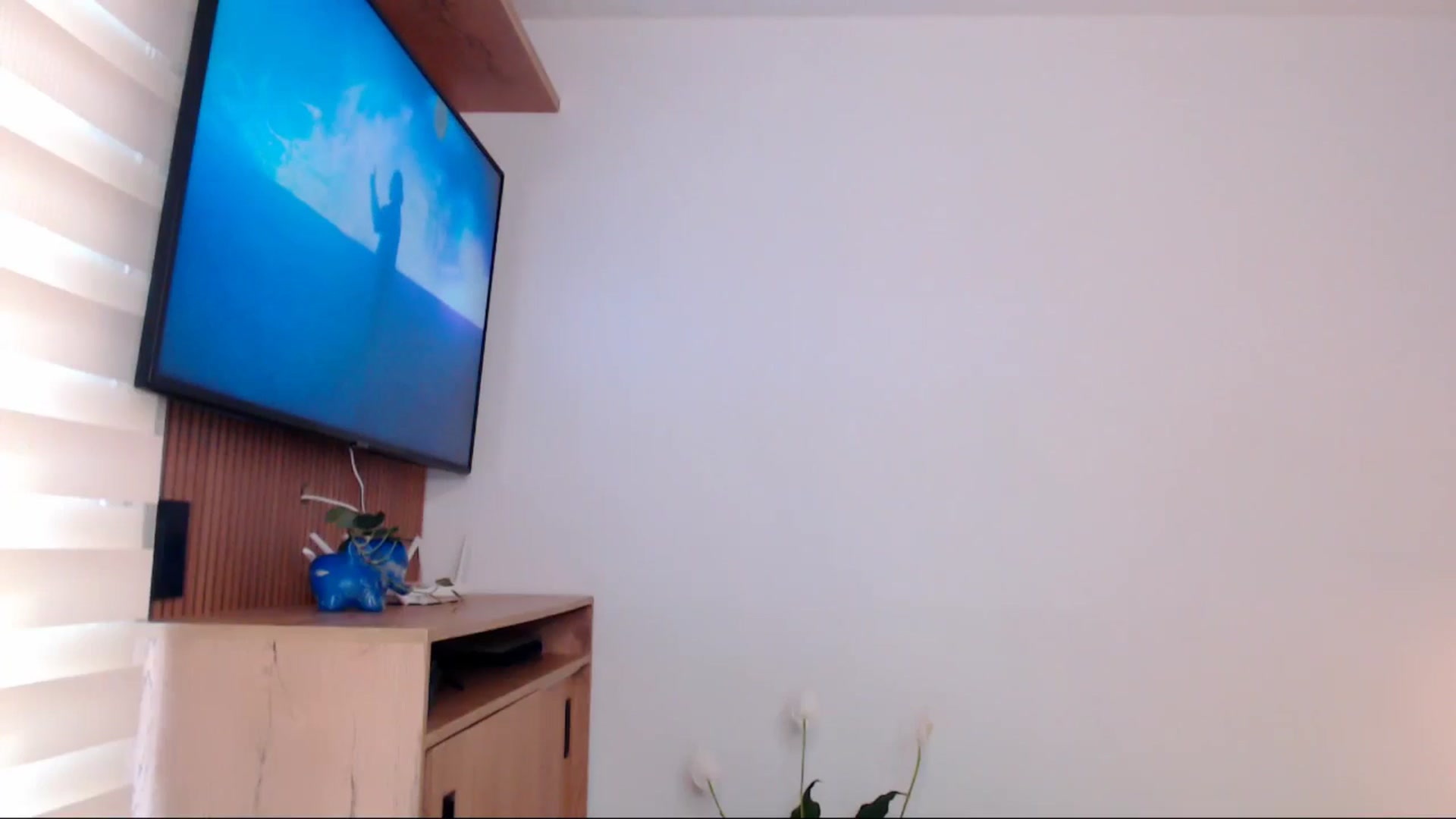 Gallery image thumbnail from AliceFox_'s myfreecams stream on, 02/16/2026, 18:30 image 2 of 20