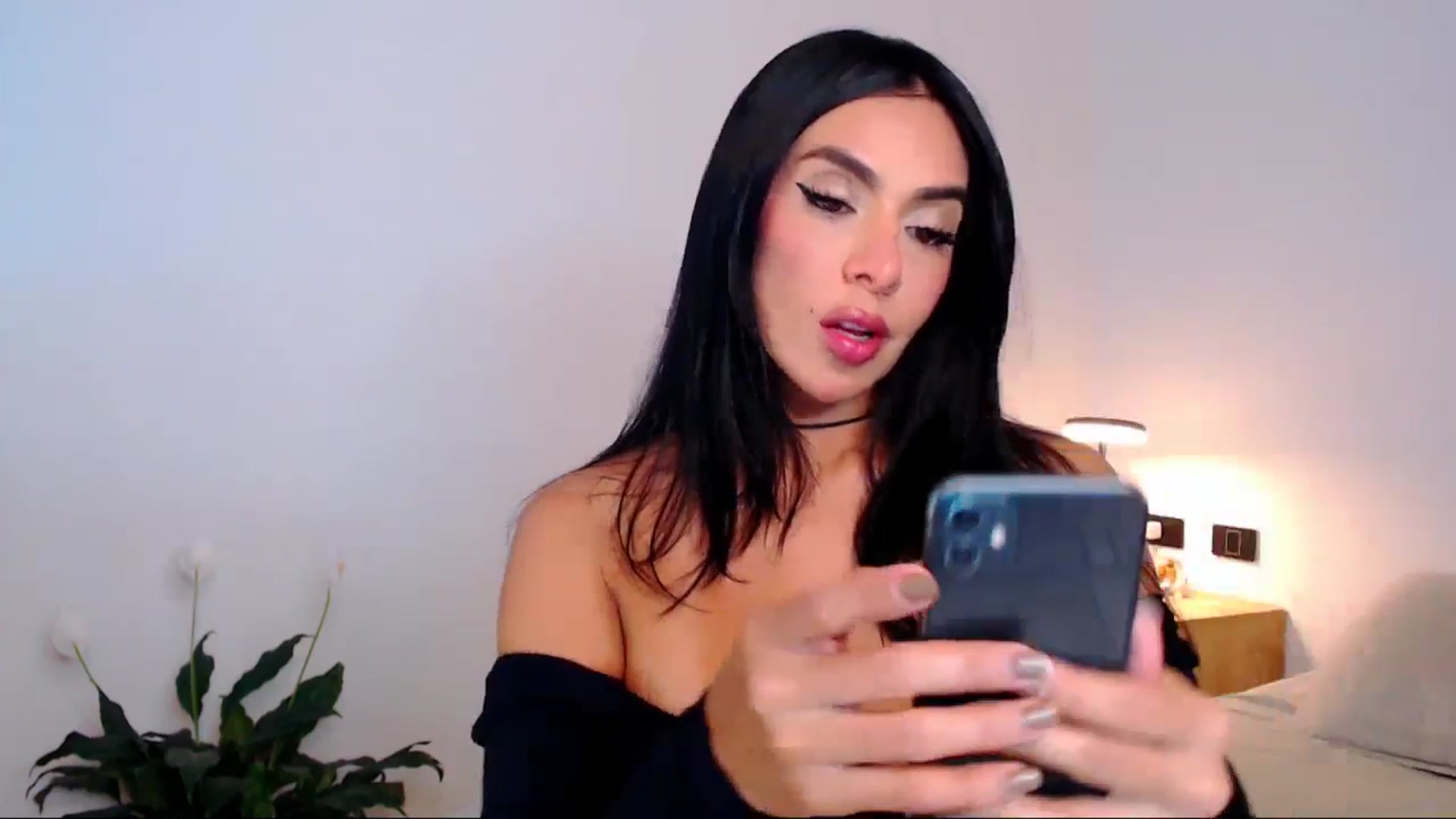 Gallery image thumbnail from AliceFox_'s myfreecams stream on, 02/16/2026, 18:30 image 6 of 20