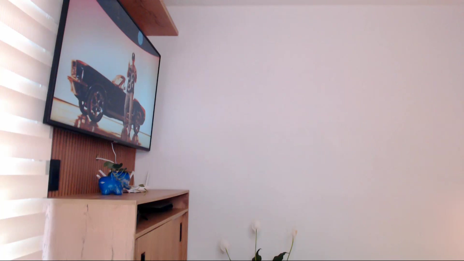 Gallery image thumbnail from AliceFox_'s myfreecams stream on, 02/16/2026, 18:30 image 1 of 20