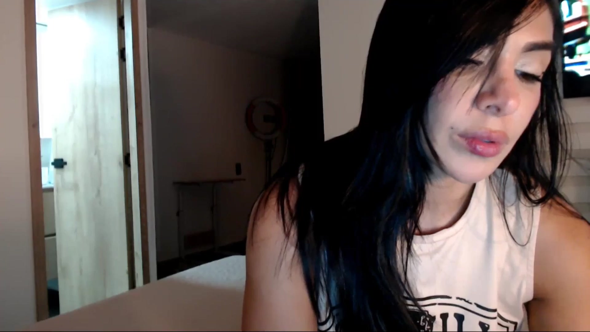 Gallery image thumbnail from AliceFox_'s myfreecams stream on, 02/22/2026, 02:24 image 2 of 20