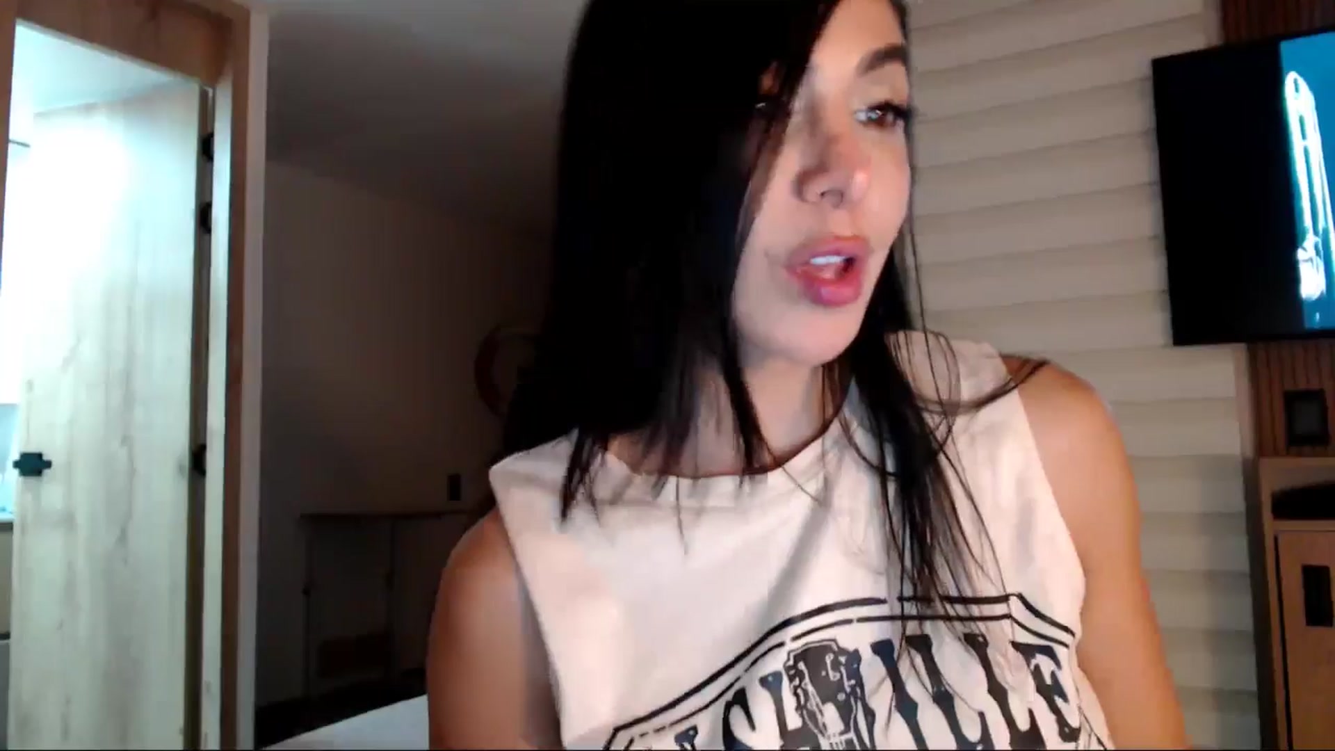 Gallery image thumbnail from AliceFox_'s myfreecams stream on, 02/22/2026, 02:24 image 4 of 20