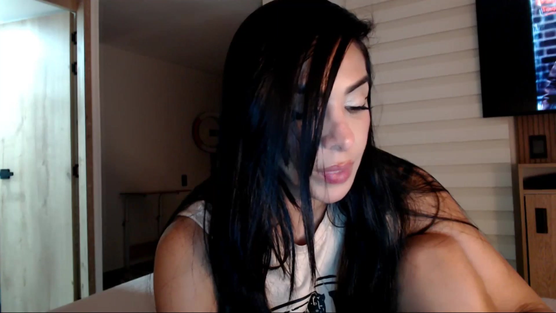 Gallery image thumbnail from AliceFox_'s myfreecams stream on, 02/22/2026, 02:24 image 13 of 20