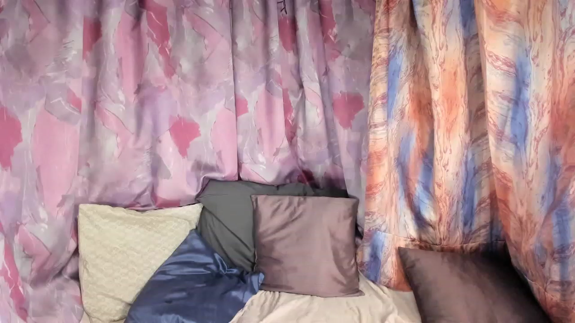 Gallery image thumbnail from AliceHenz's myfreecams stream on, 02/13/2023, 18:49 image 8 of 20