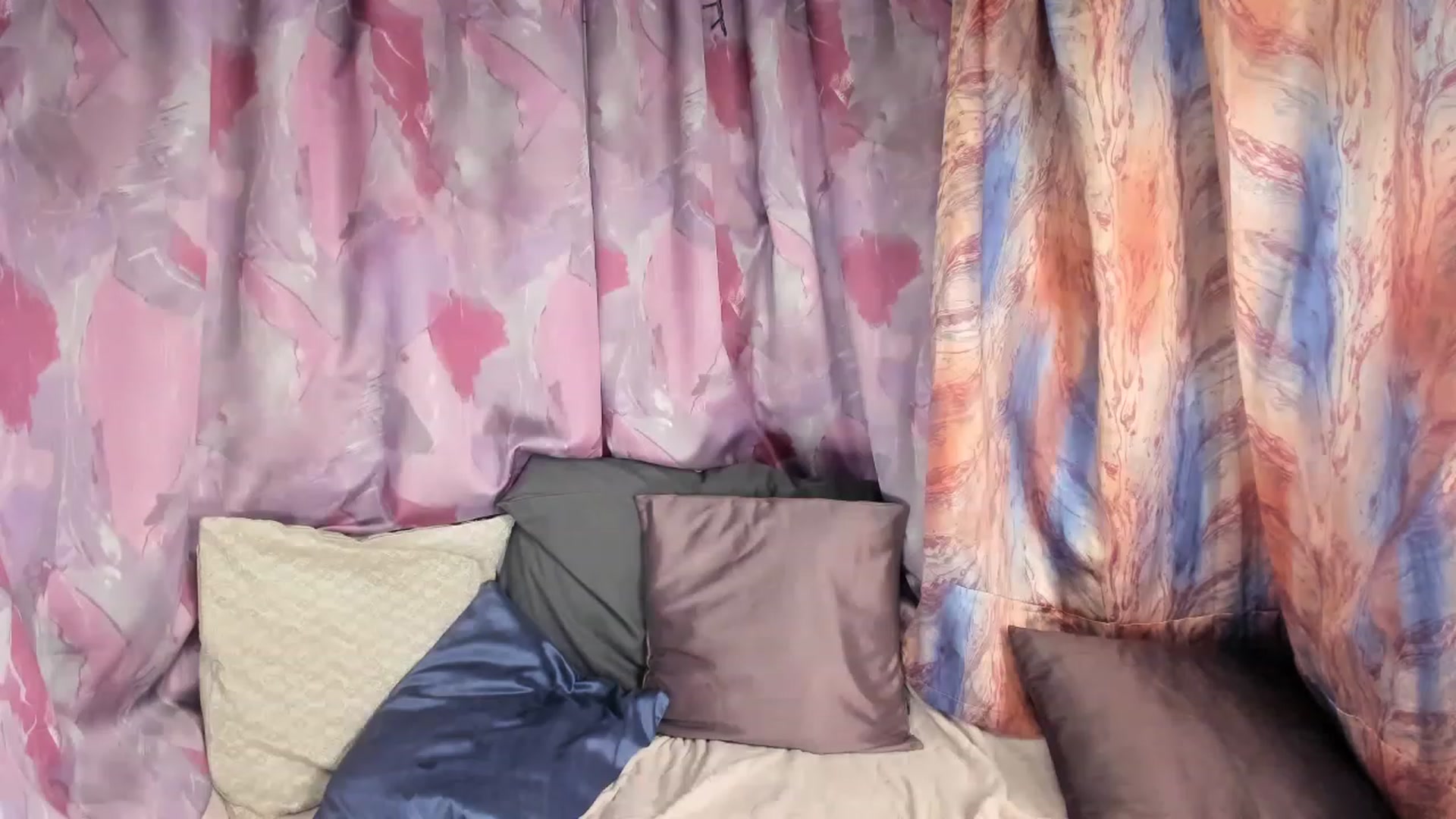 Gallery image thumbnail from AliceHenz's myfreecams stream on, 02/13/2023, 18:49 image 9 of 20