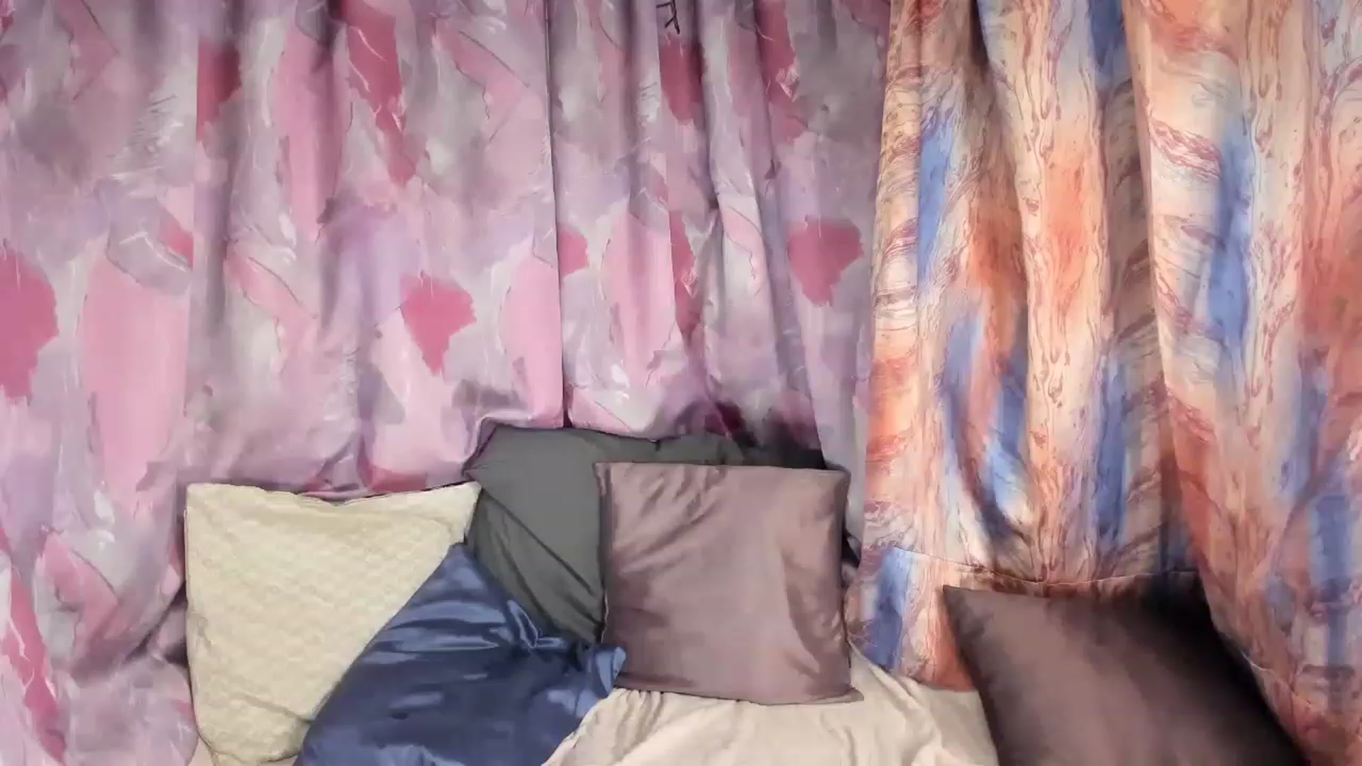 Gallery image thumbnail from AliceHenz's myfreecams stream on, 02/13/2023, 18:49 image 10 of 20