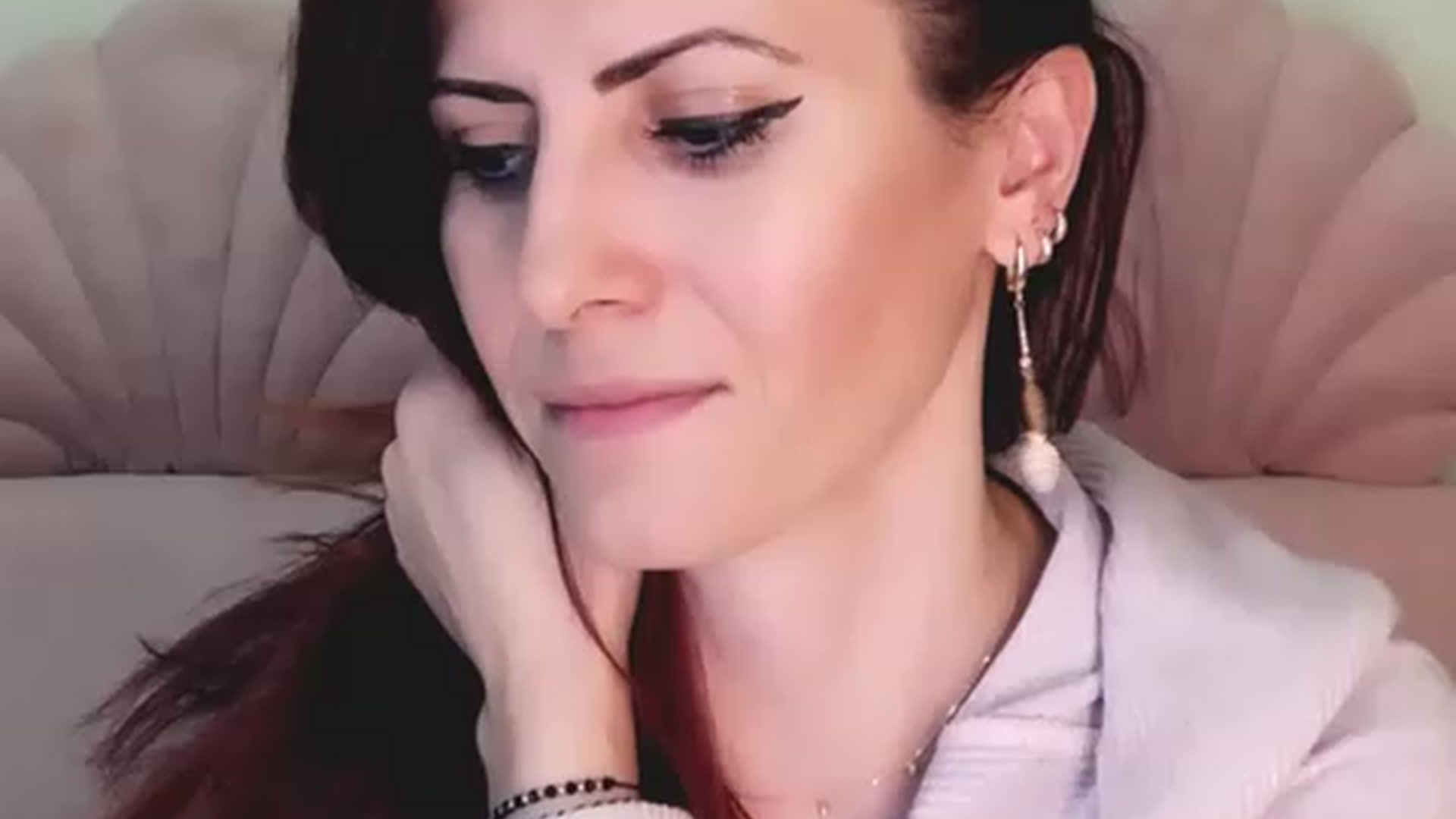 Gallery image thumbnail from AliceHottyX's myfreecams stream on, 04/06/2023, 21:23 image 4 of 20
