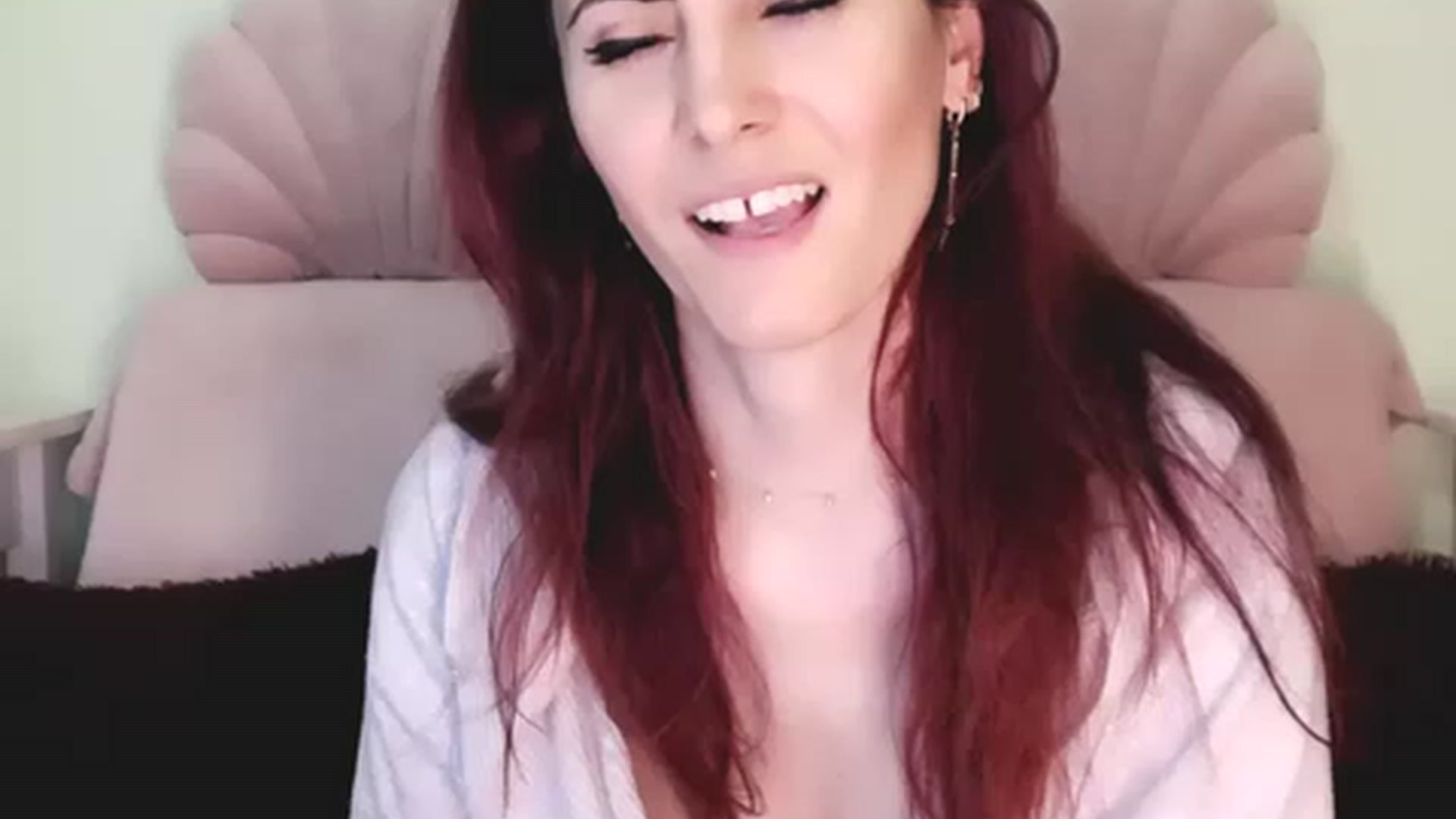 Gallery image thumbnail from AliceHottyX's myfreecams stream on, 04/06/2023, 21:23 image 8 of 20
