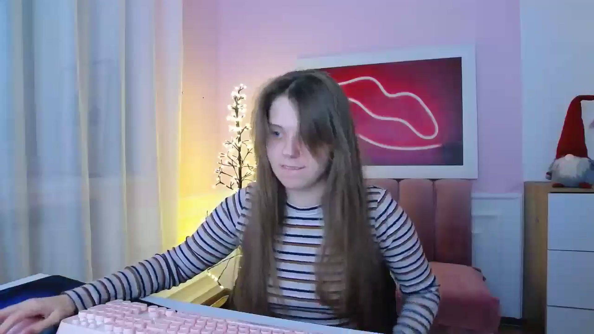 Gallery image thumbnail from AliceHyper's myfreecams stream on, 12/11/2025, 11:22 image 18 of 20