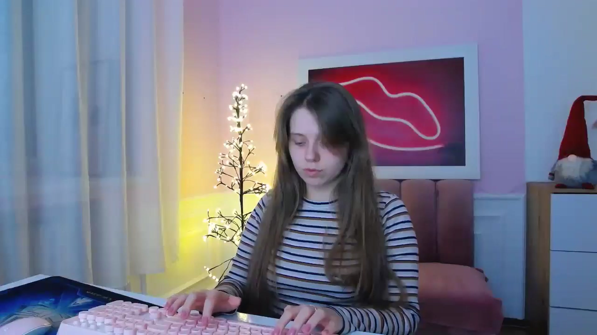 Gallery image thumbnail from AliceHyper's myfreecams stream on, 12/11/2025, 11:22 image 17 of 20
