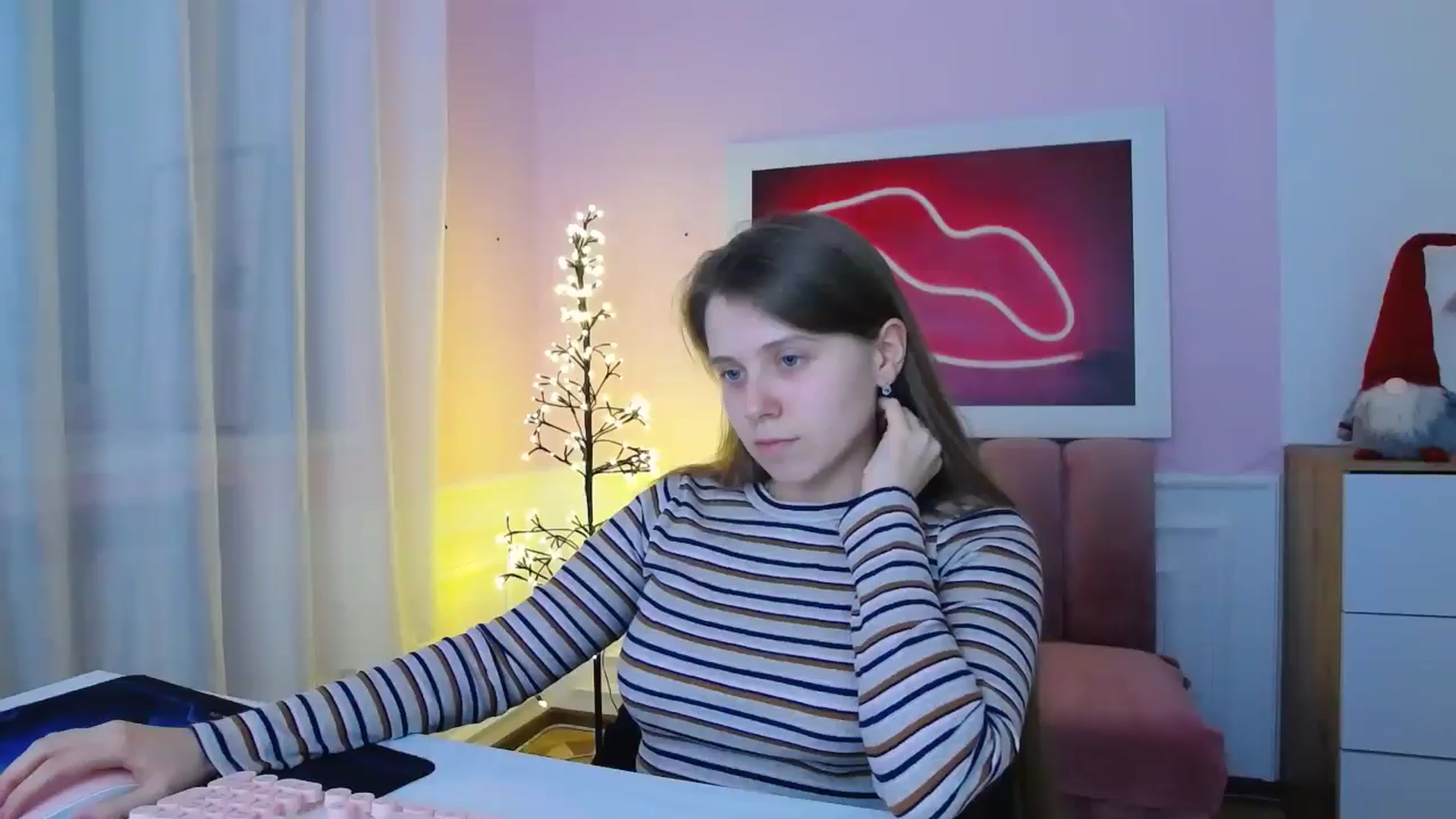 Gallery image thumbnail from AliceHyper's myfreecams stream on, 12/11/2025, 11:49 image 16 of 20