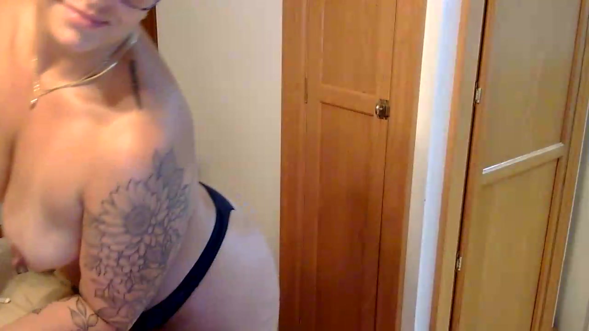 Gallery image thumbnail from AliceInWonderland's myfreecams stream on, 06/25/2026, 23:36 image 15 of 20