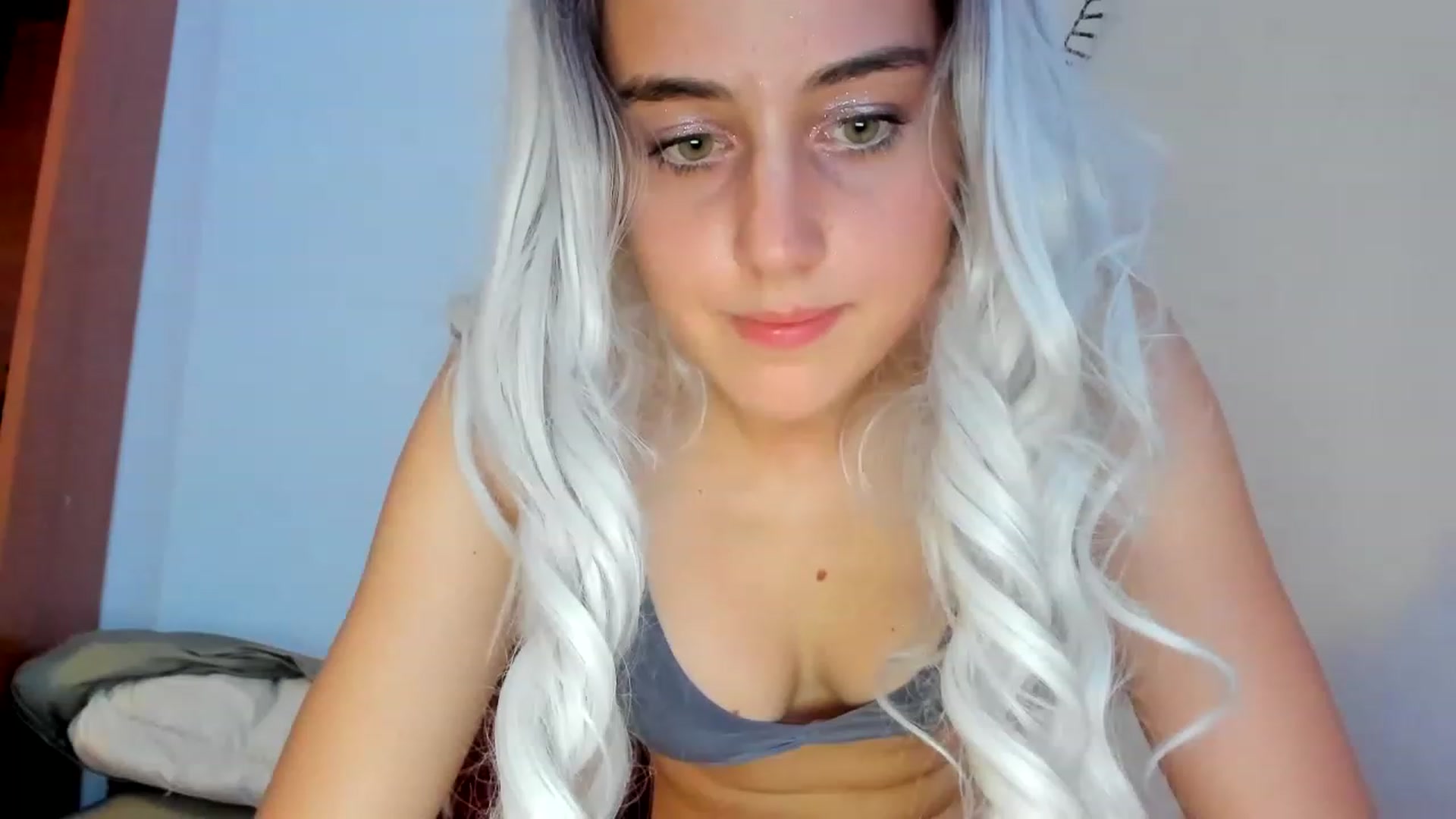 Gallery image thumbnail from AliceKatz's myfreecams stream on, 12/16/2022, 18:30 image 17 of 20