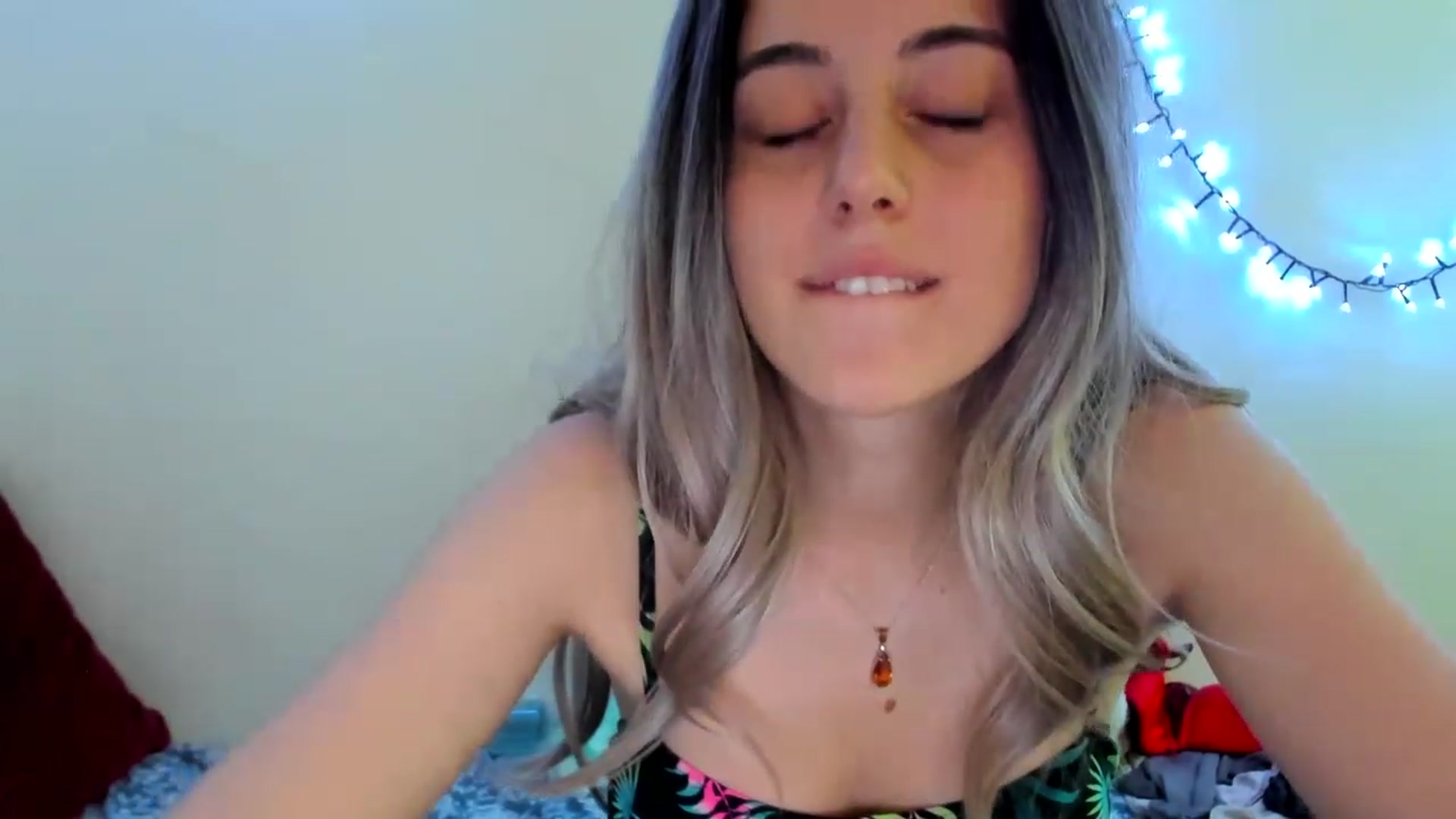 Gallery image thumbnail from AliceKatz's myfreecams stream on, 04/12/2023, 18:23 image 16 of 20