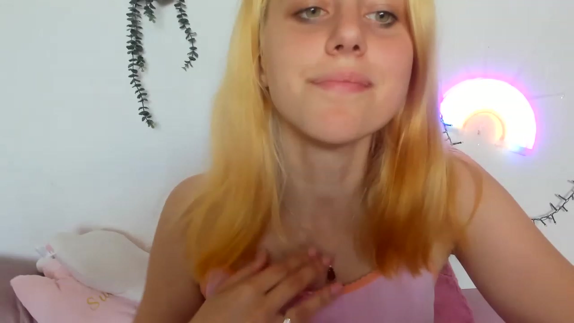 Gallery image thumbnail from AliceKatz's myfreecams stream on, 05/20/2023, 12:16 image 10 of 20
