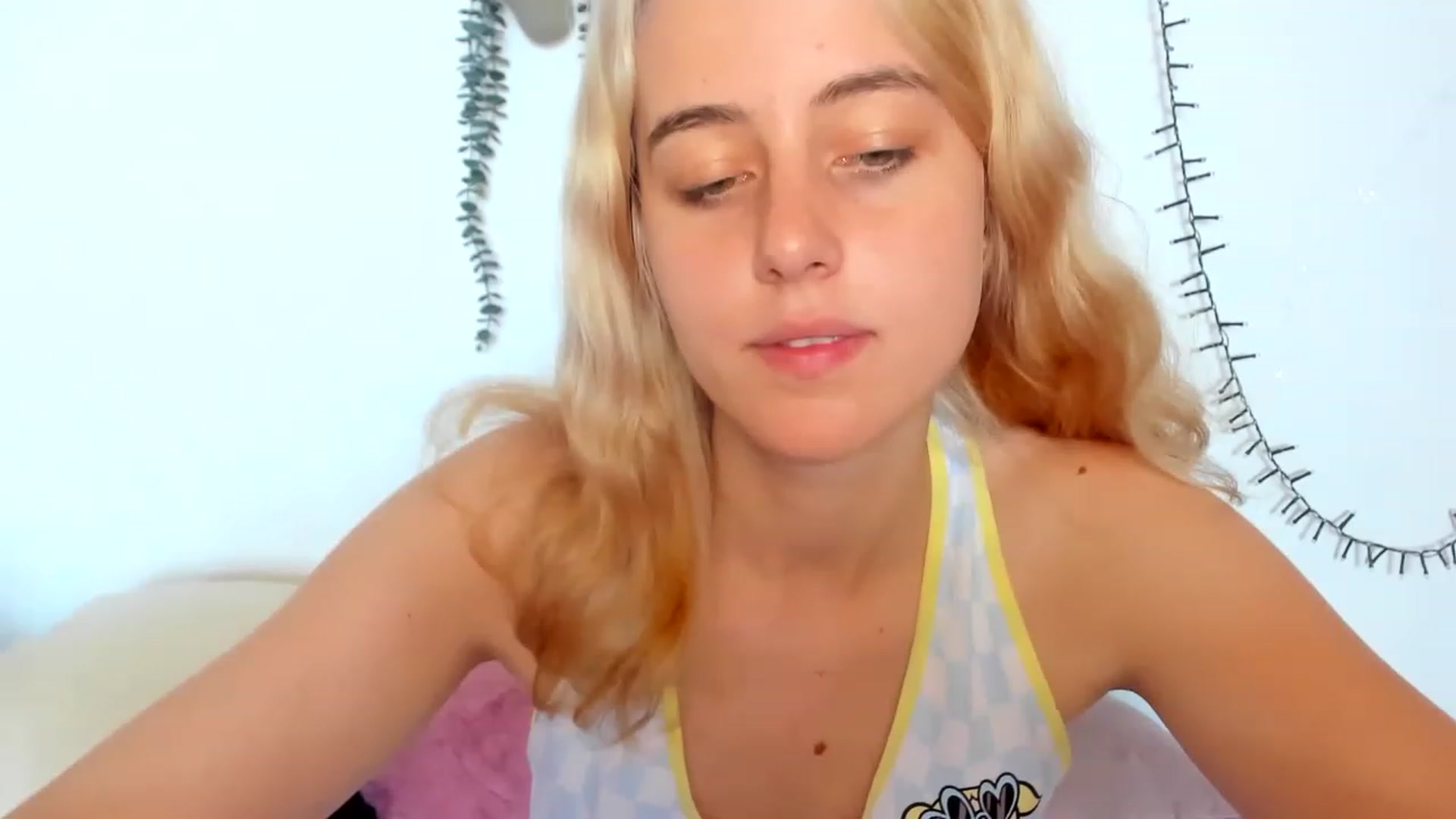 Gallery image thumbnail from AliceKatz's myfreecams stream on, 06/03/2023, 09:32 image 6 of 20
