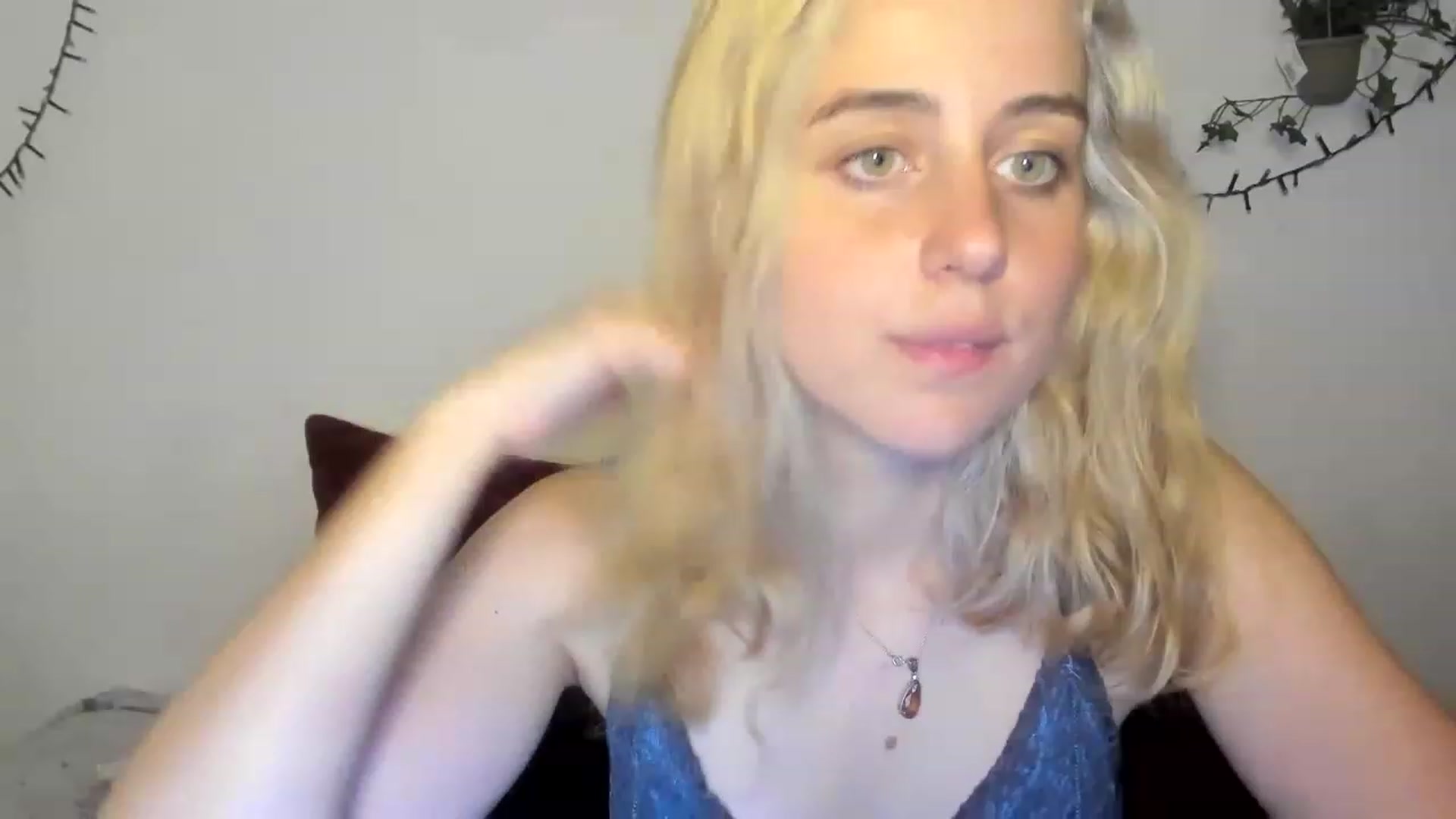 Gallery image thumbnail from AliceKatz's myfreecams stream on, 06/11/2023, 19:11 image 18 of 20
