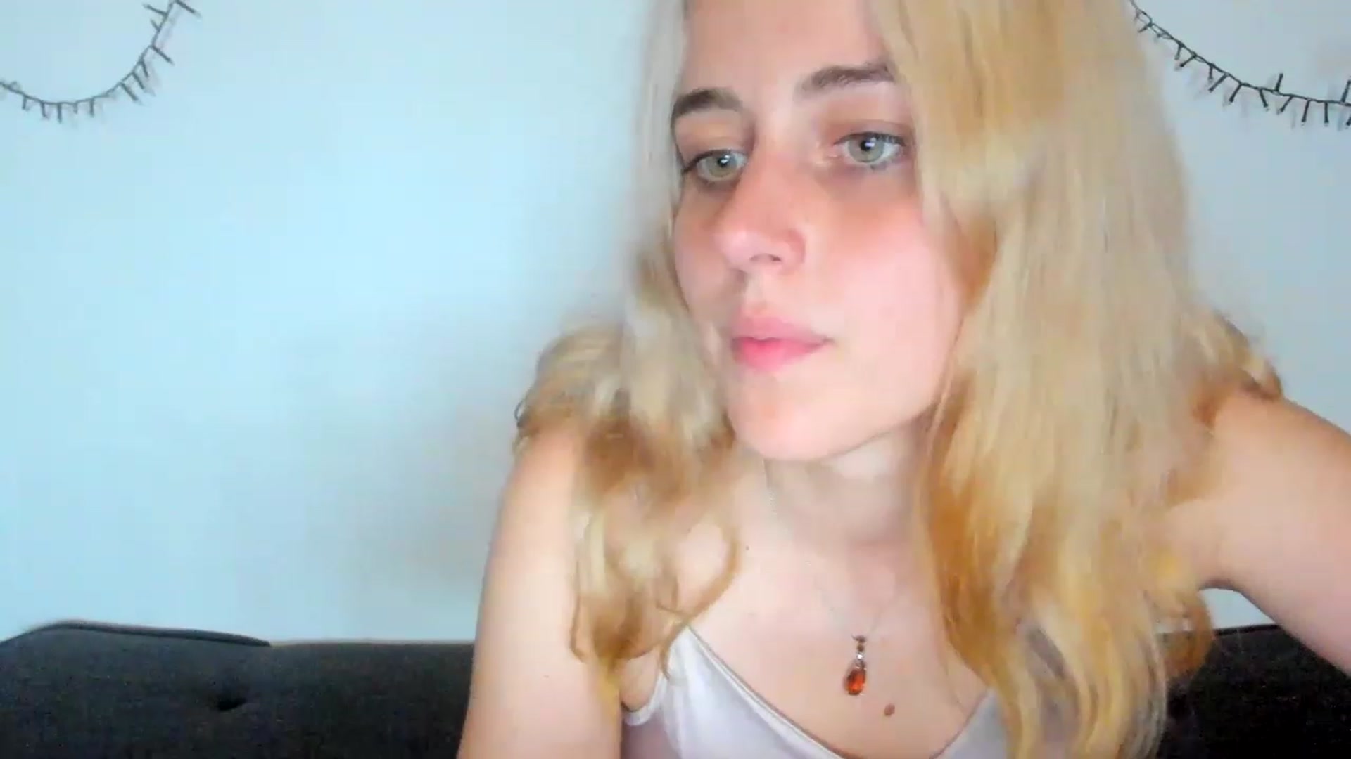 Gallery image thumbnail from AliceKatz's myfreecams stream on, 06/12/2023, 17:36 image 18 of 20