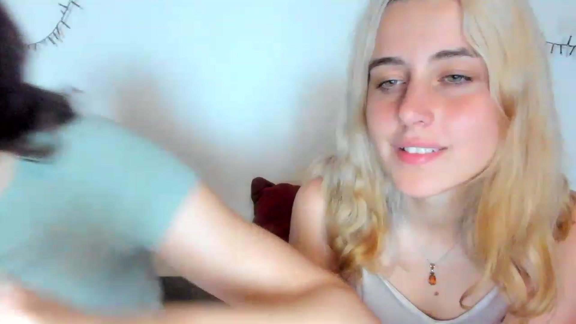 Gallery image thumbnail from AliceKatz's myfreecams stream on, 06/12/2023, 17:36 image 15 of 20