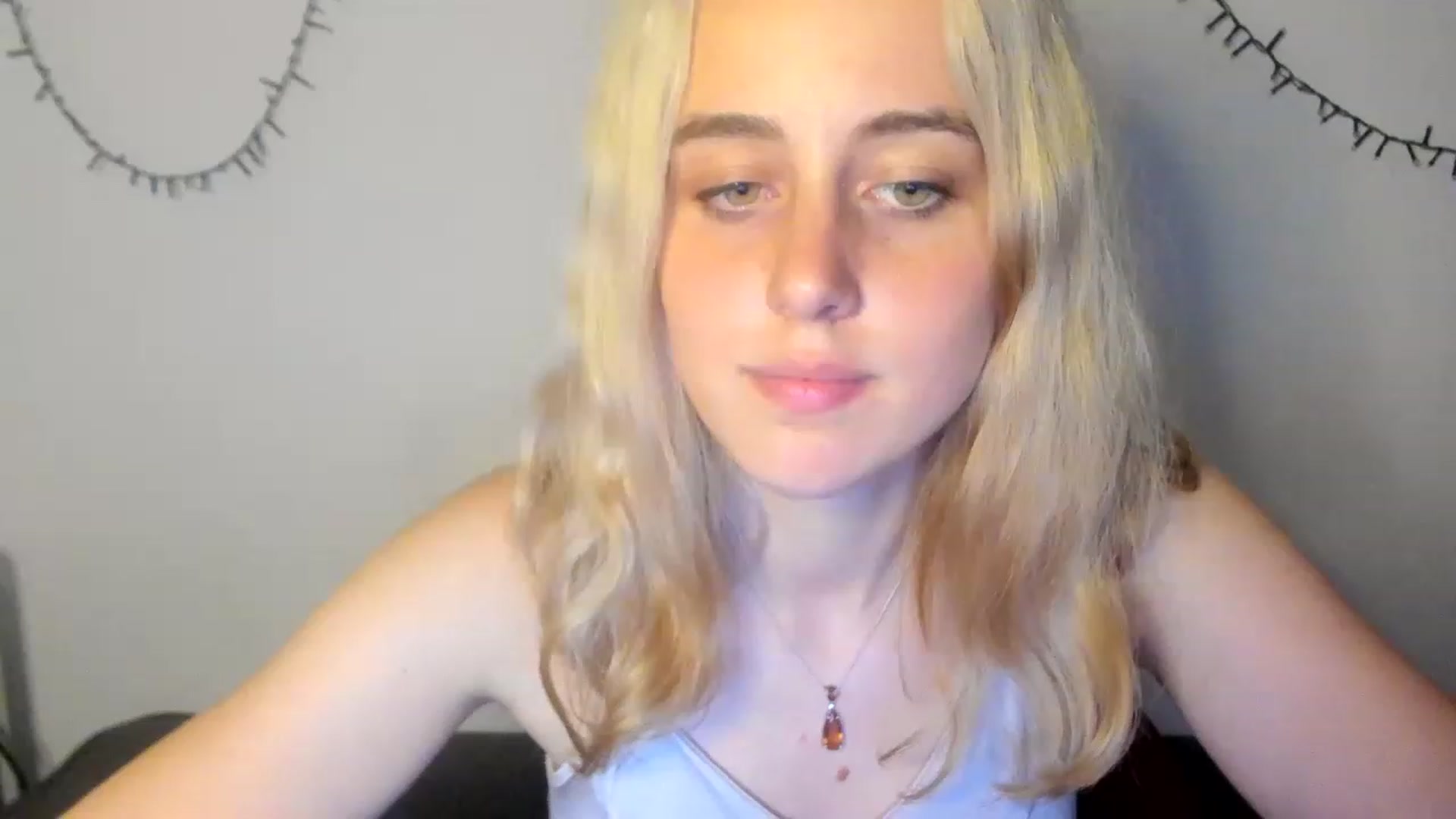 Gallery image thumbnail from AliceKatz's myfreecams stream on, 06/12/2023, 18:31 image 6 of 20