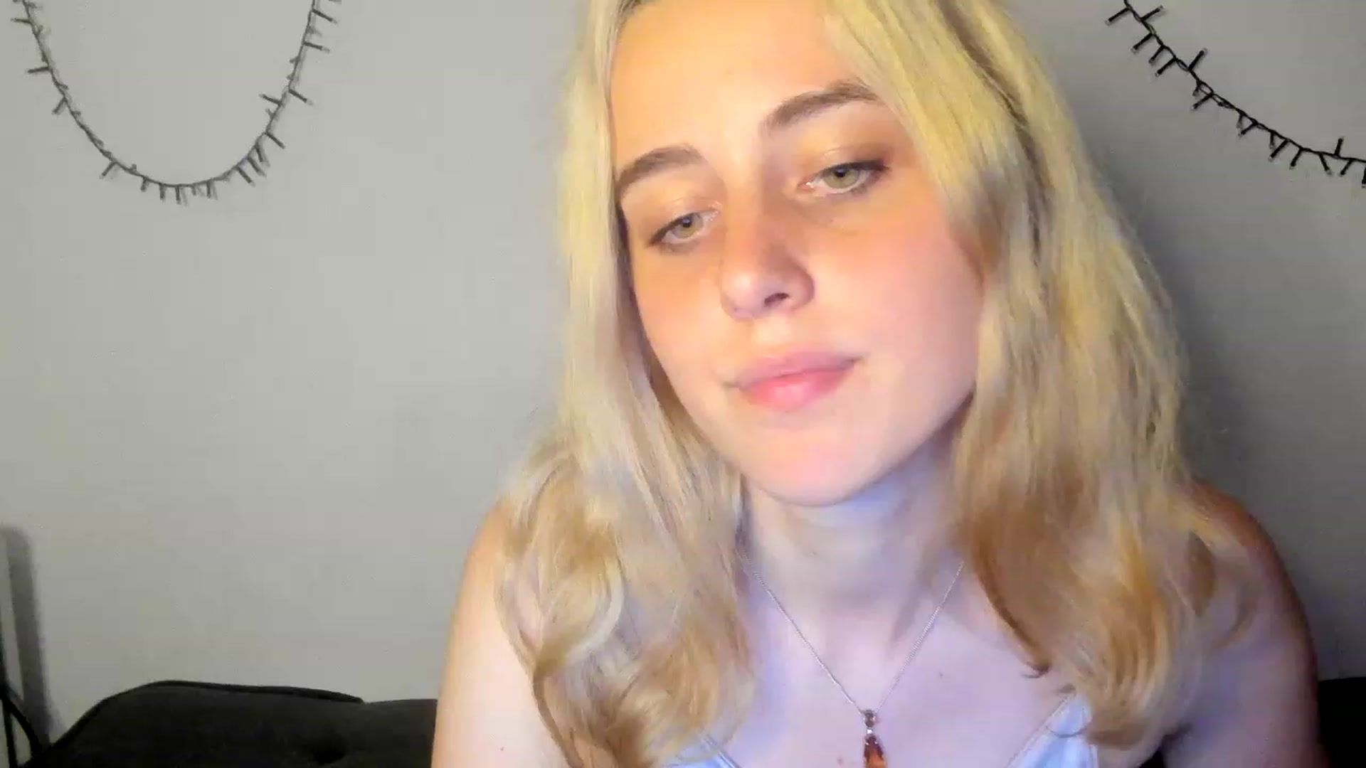 Gallery image thumbnail from AliceKatz's myfreecams stream on, 06/12/2023, 18:31 image 18 of 20