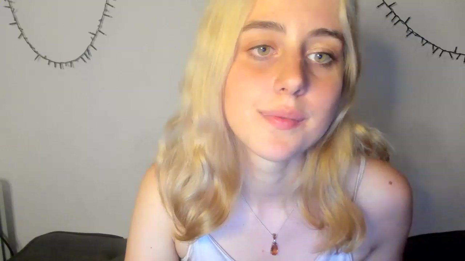 Gallery image thumbnail from AliceKatz's myfreecams stream on, 06/12/2023, 18:31 image 20 of 20