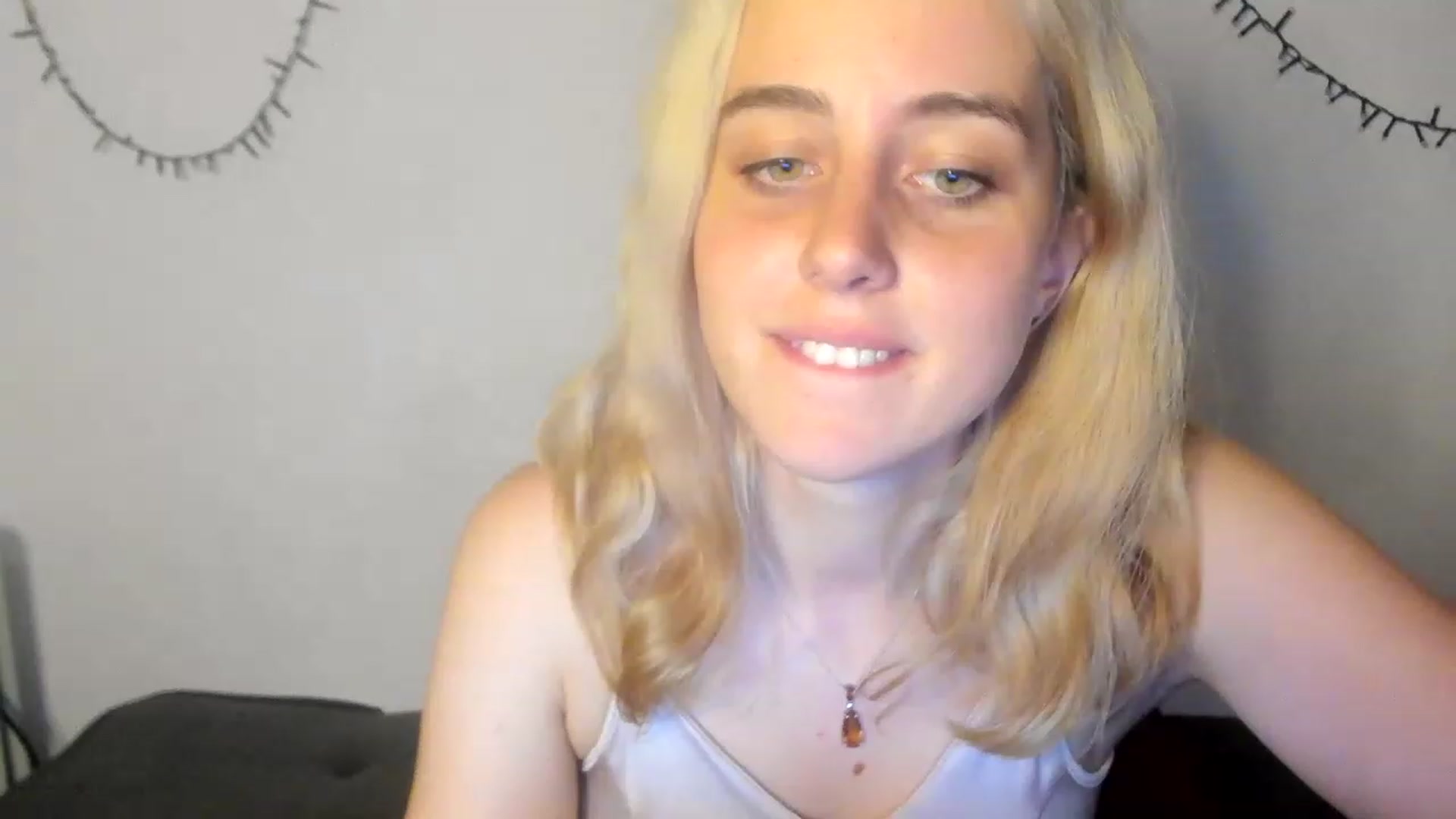 Gallery image thumbnail from AliceKatz's myfreecams stream on, 06/12/2023, 18:31 image 15 of 20
