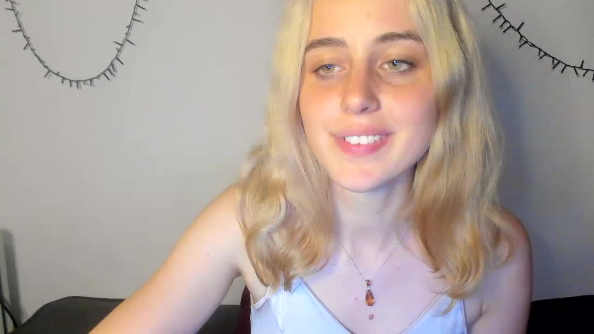 Gallery image thumbnail from AliceKatz's myfreecams stream on, 06/12/2023, 18:31 image 17 of 20