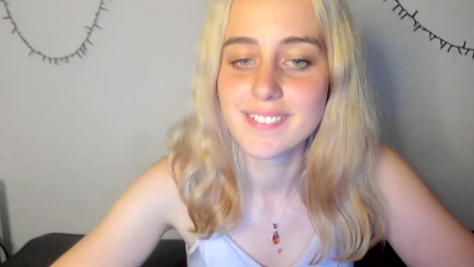 Gallery image thumbnail from AliceKatz's myfreecams stream on, 06/12/2023, 18:31 image 9 of 20