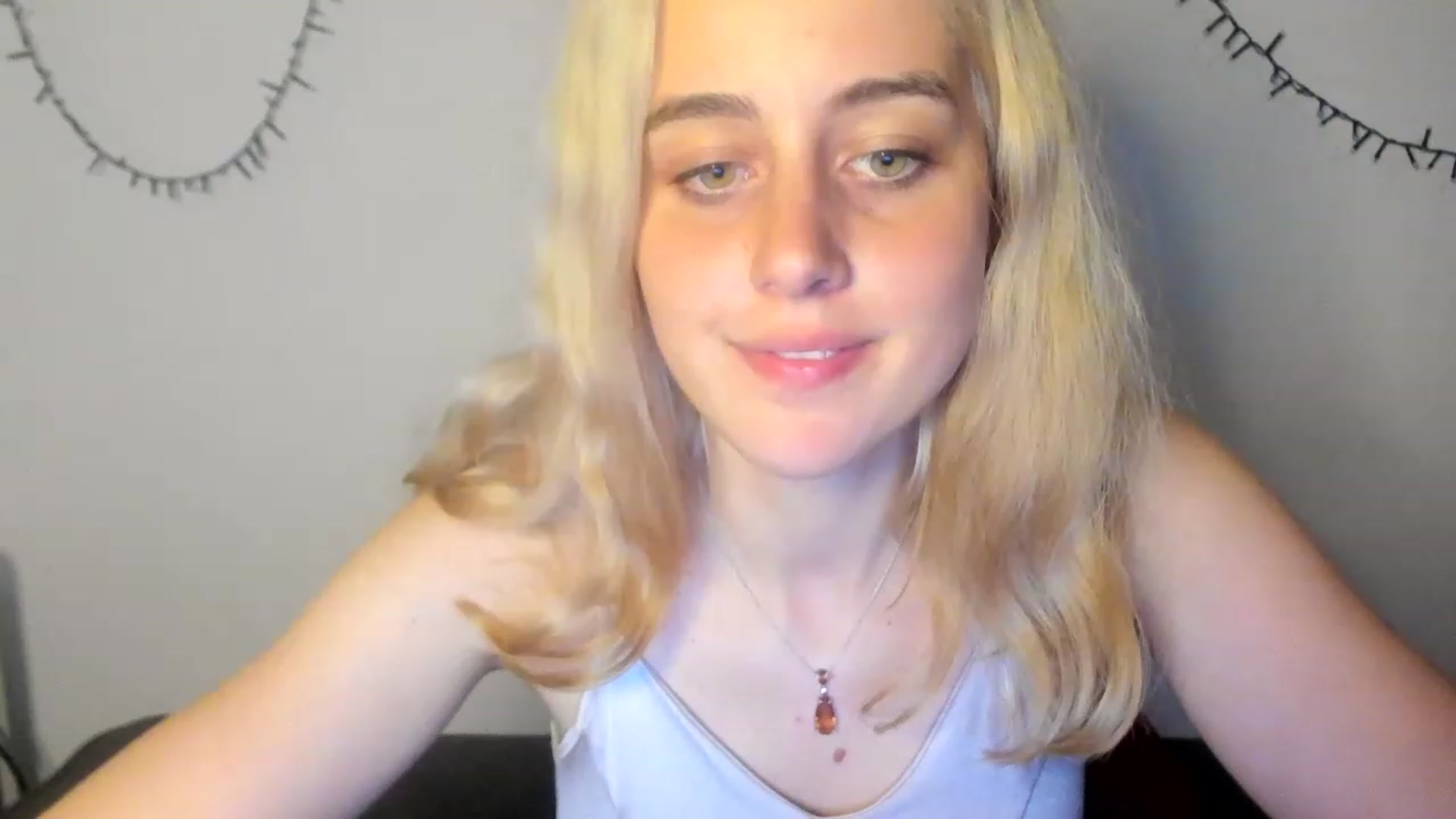 Gallery image thumbnail from AliceKatz's myfreecams stream on, 06/12/2023, 18:31 image 8 of 20