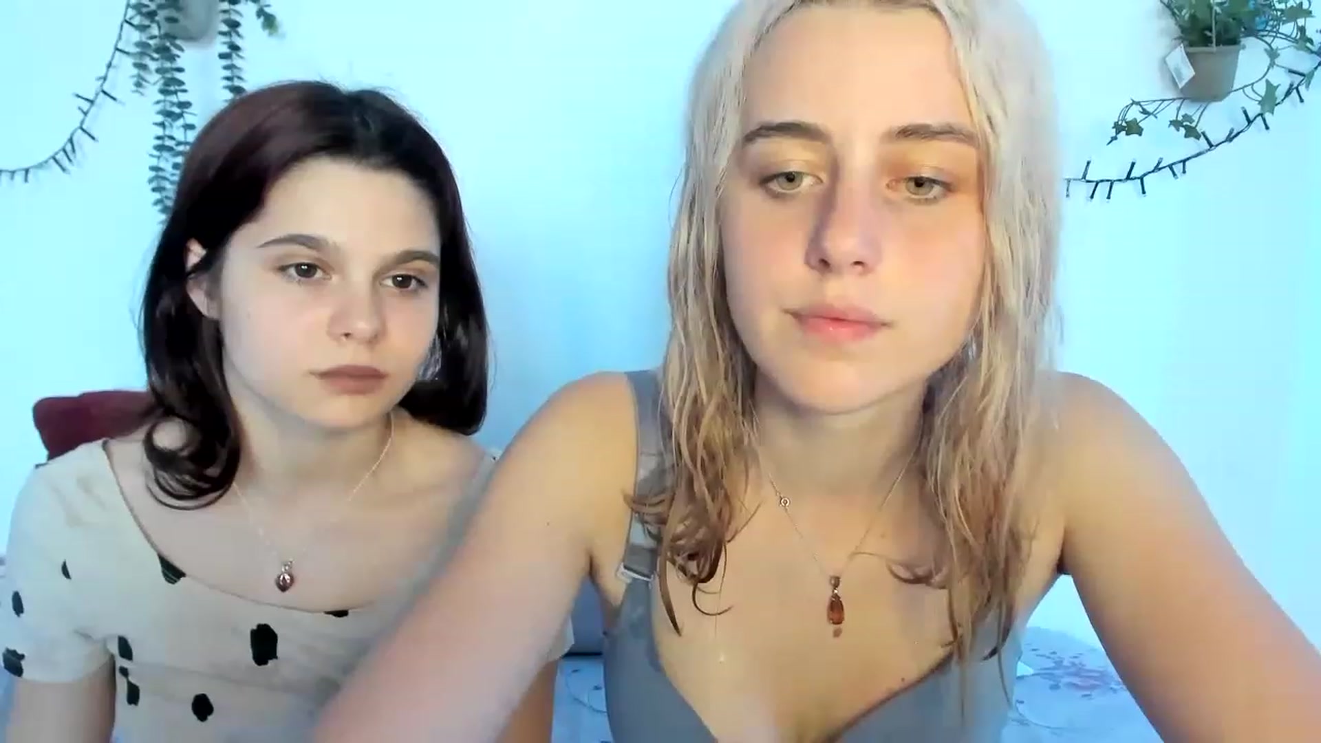 Gallery image thumbnail from AliceKatz's myfreecams stream on, 06/18/2023, 17:19 image 5 of 20
