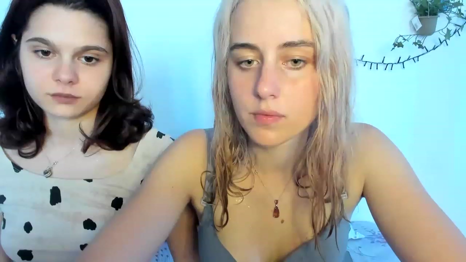 Gallery image thumbnail from AliceKatz's myfreecams stream on, 06/18/2023, 17:19 image 3 of 20
