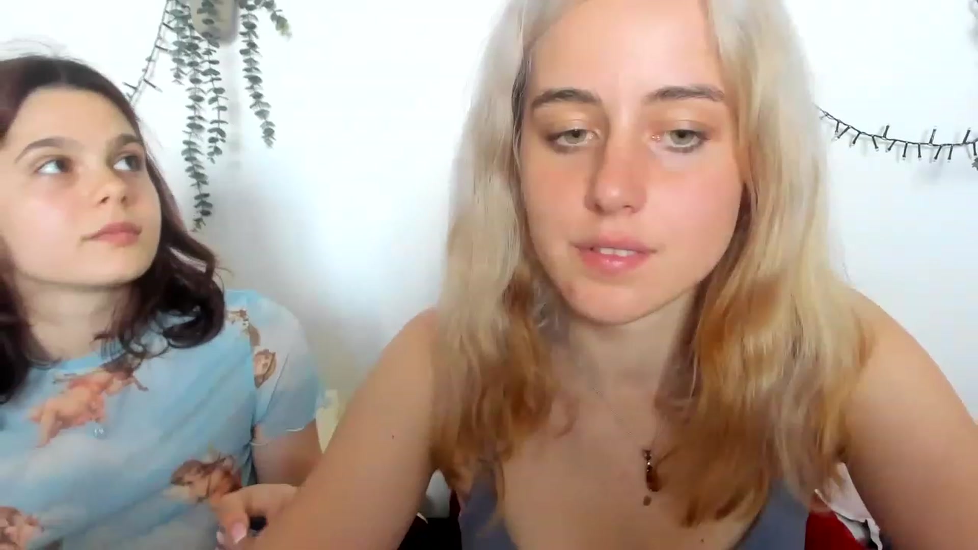 Gallery image thumbnail from AliceKatz's myfreecams stream on, 06/21/2023, 13:35 image 10 of 20
