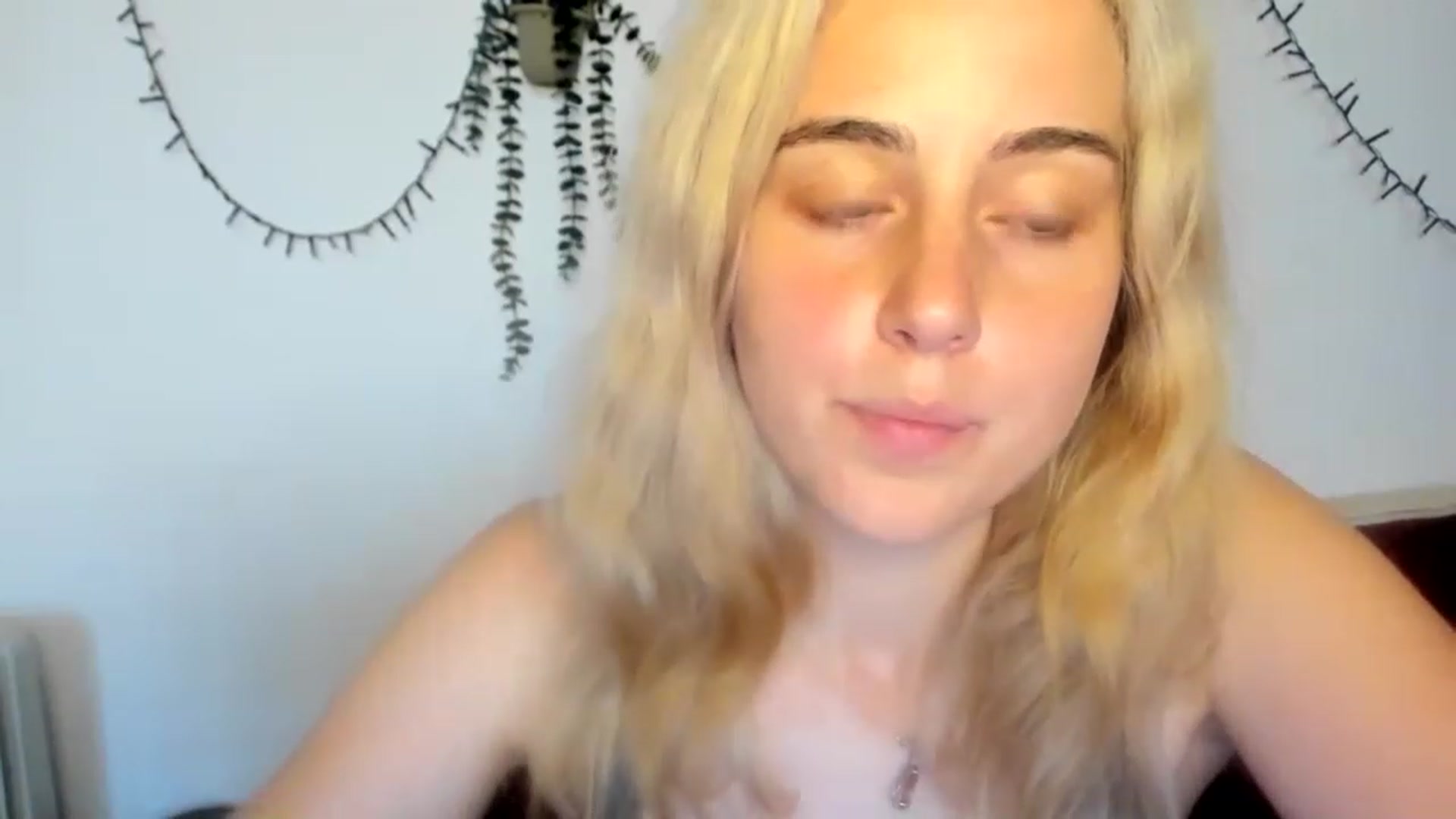 Gallery image thumbnail from AliceKatz's myfreecams stream on, 07/01/2023, 18:10 image 12 of 20