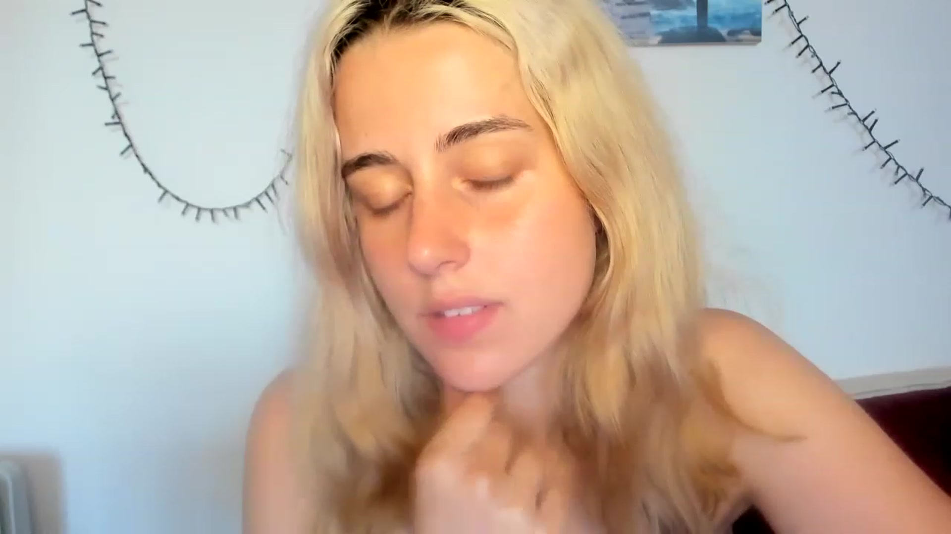 Gallery image thumbnail from AliceKatz's myfreecams stream on, 07/01/2023, 18:10 image 4 of 20