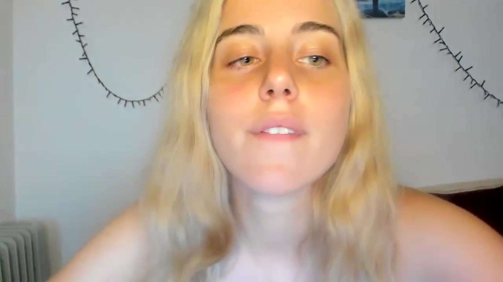 Gallery image thumbnail from AliceKatz's myfreecams stream on, 07/01/2023, 18:10 image 17 of 20