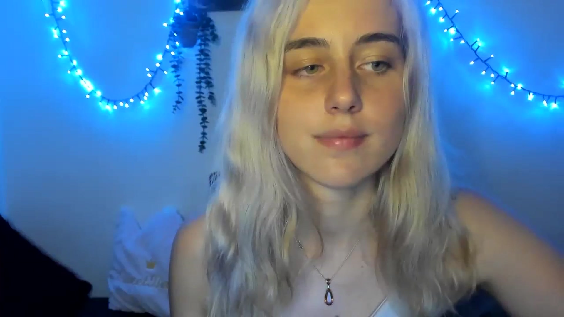 Gallery image thumbnail from AliceKatz's myfreecams stream on, 08/08/2023, 18:12 image 5 of 20