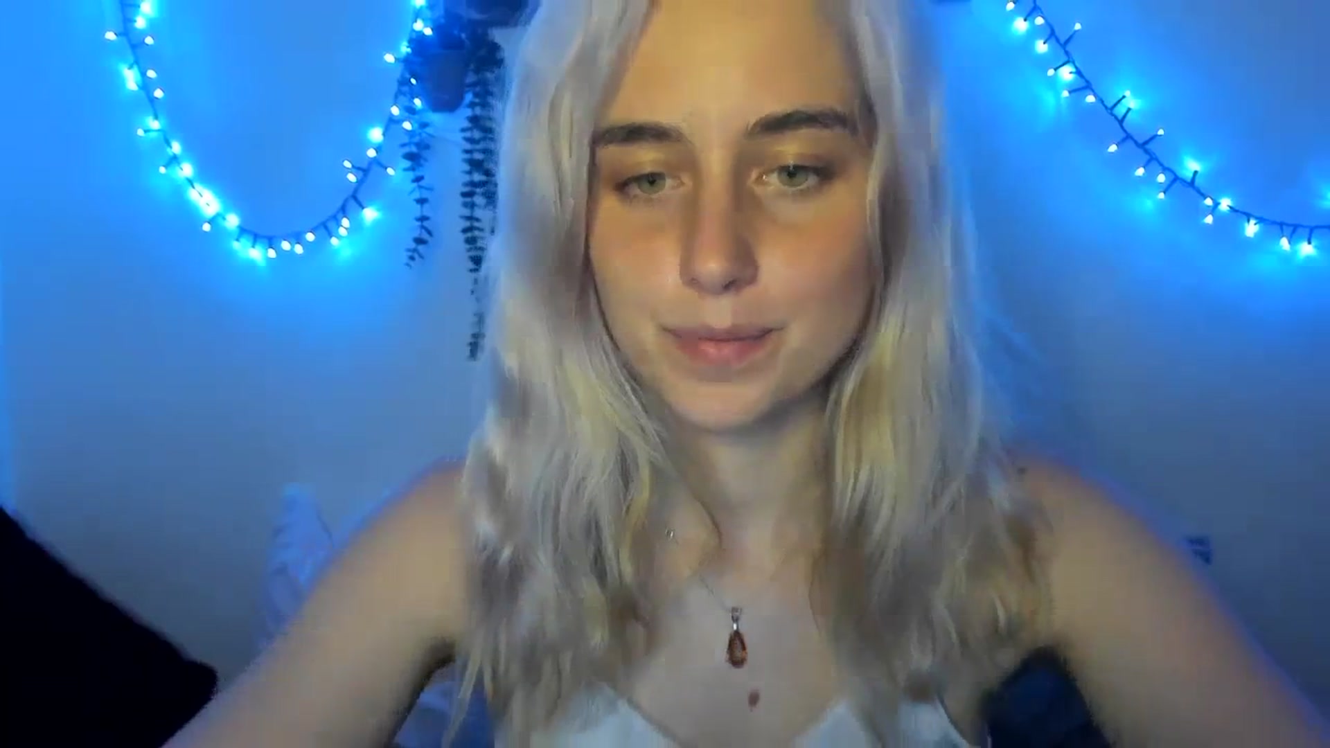 Gallery image thumbnail from AliceKatz's myfreecams stream on, 08/08/2023, 18:12 image 4 of 20