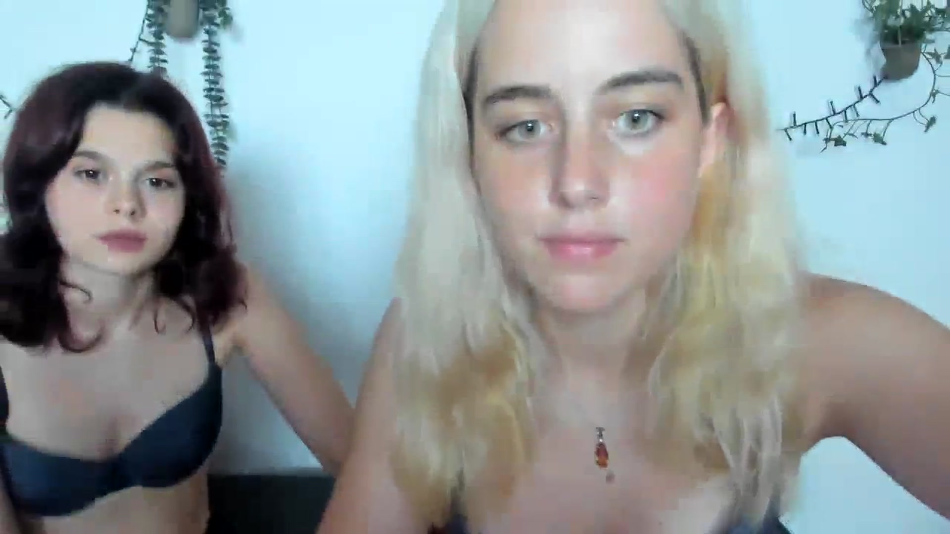 Gallery image thumbnail from AliceKatz's myfreecams stream on, 08/21/2023, 16:21 image 10 of 20