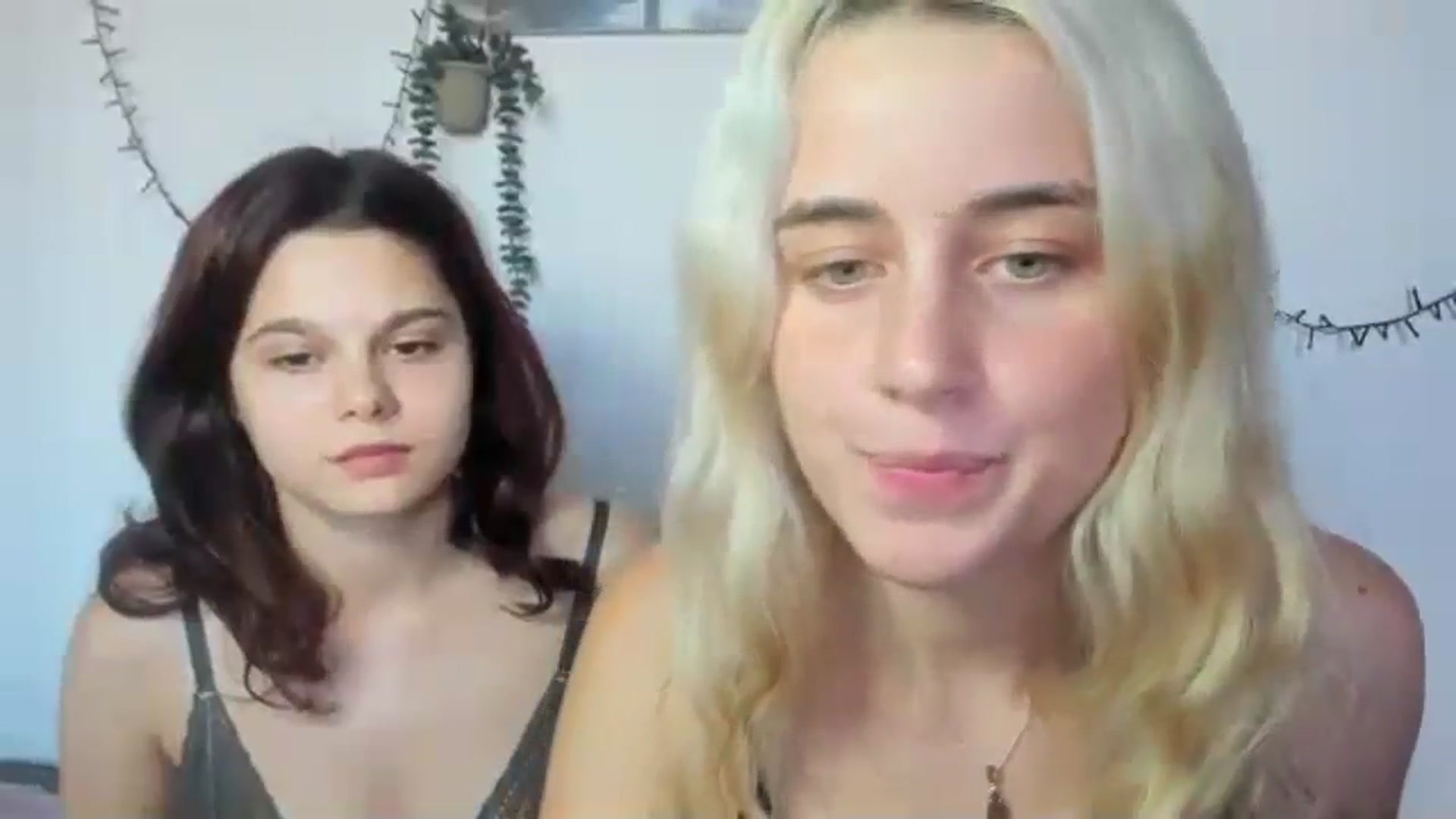 Gallery image thumbnail from AliceKatz's myfreecams stream on, 09/18/2023, 15:54 image 12 of 20