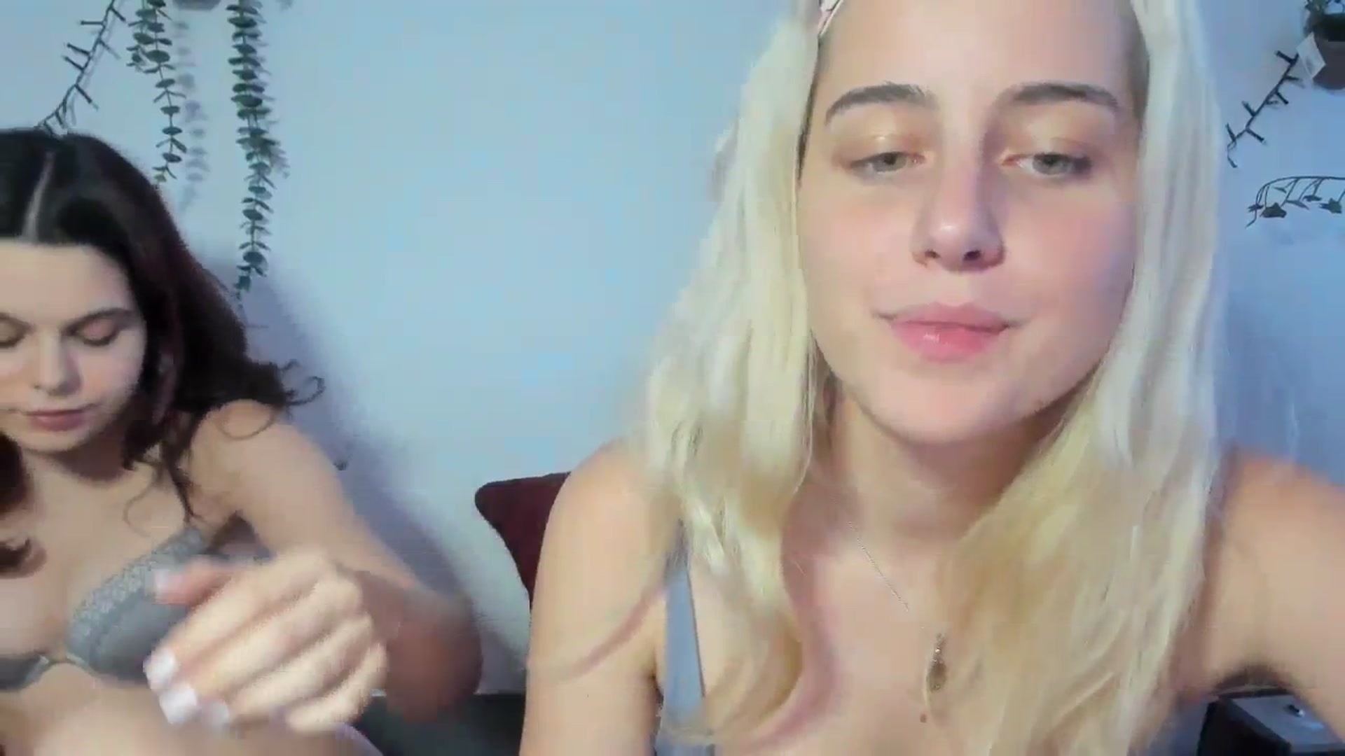 Gallery image thumbnail from AliceKatz's myfreecams stream on, 10/05/2023, 18:37 image 13 of 20