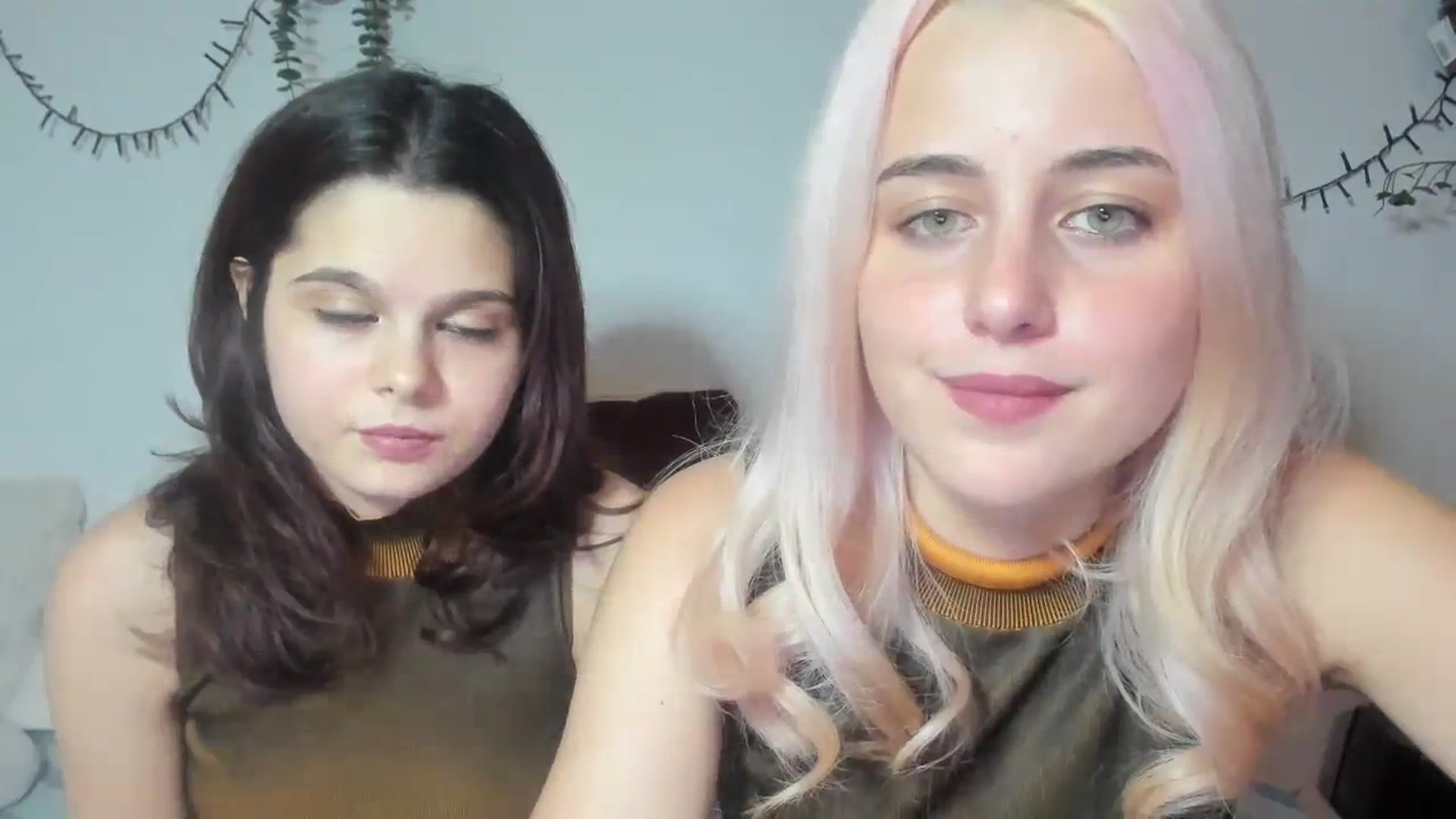 Gallery image thumbnail from AliceKatz's myfreecams stream on, 10/20/2023, 18:10 image 16 of 20