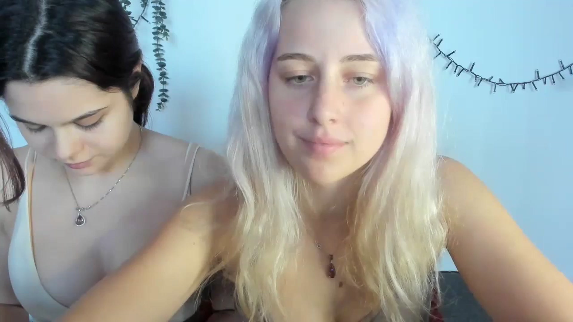 Gallery image thumbnail from AliceKatz's myfreecams stream on, 11/10/2023, 14:16 image 12 of 20