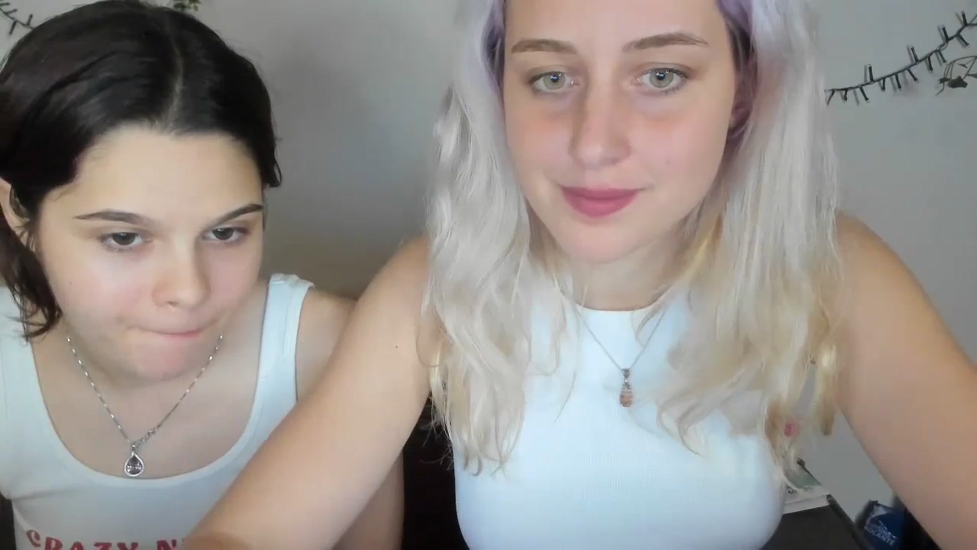 Gallery image thumbnail from AliceKatz's myfreecams stream on, 11/12/2023, 19:06 image 15 of 20