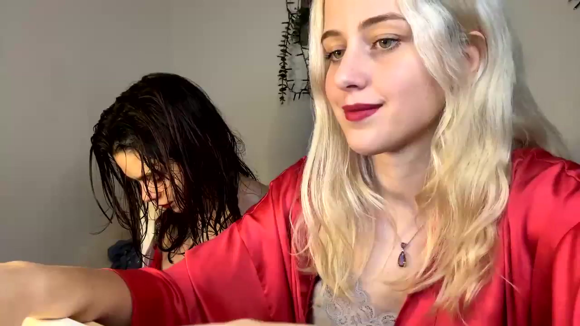 Gallery image thumbnail from AliceKatz's myfreecams stream on, 12/25/2023, 18:32 image 1 of 20