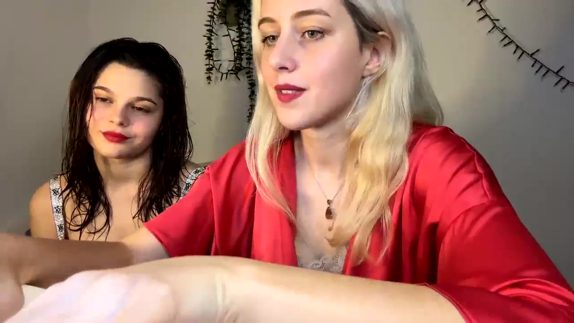 Gallery image thumbnail from AliceKatz's myfreecams stream on, 12/25/2023, 18:32 image 4 of 20