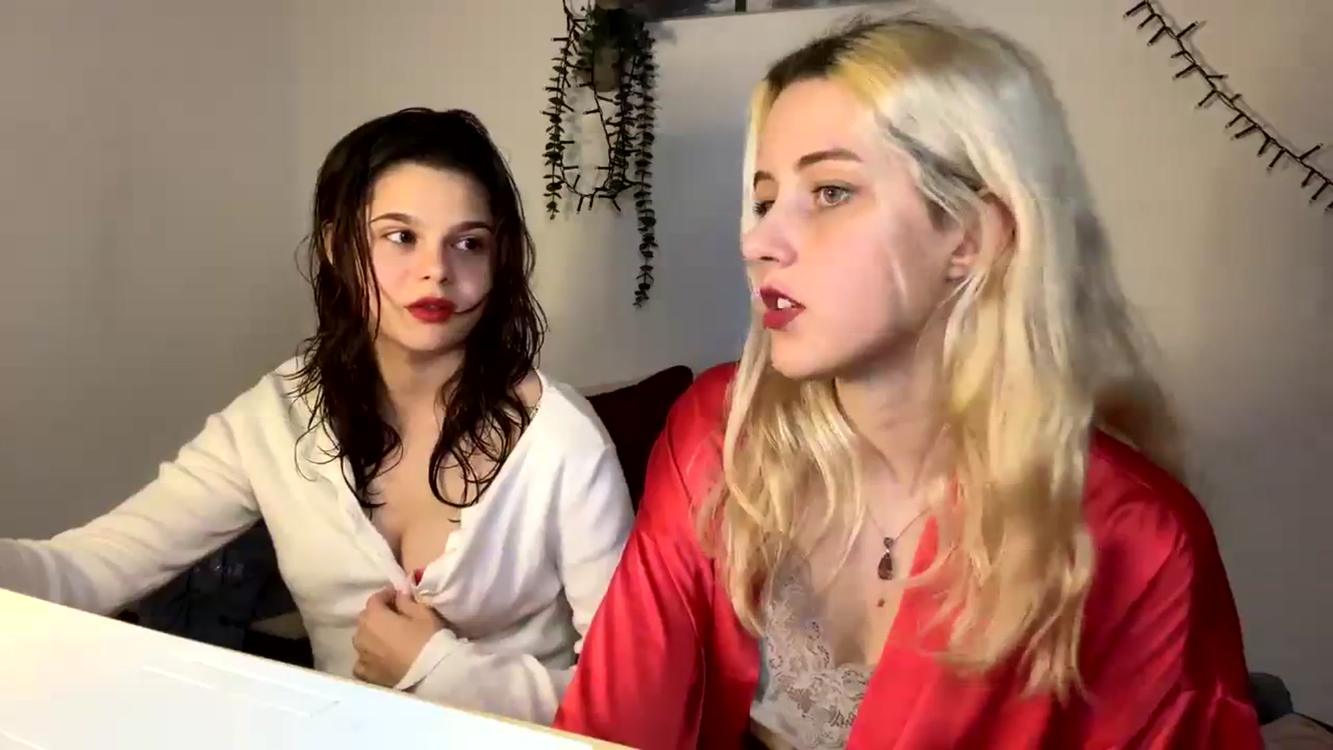 Gallery image thumbnail from AliceKatz's myfreecams stream on, 12/25/2023, 18:32 image 14 of 20